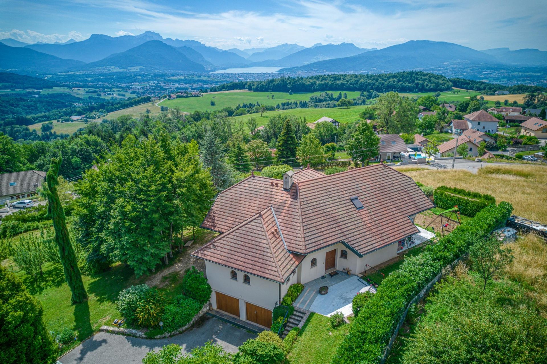 luxury house 8 Rooms for sale on ANNECY (74000)