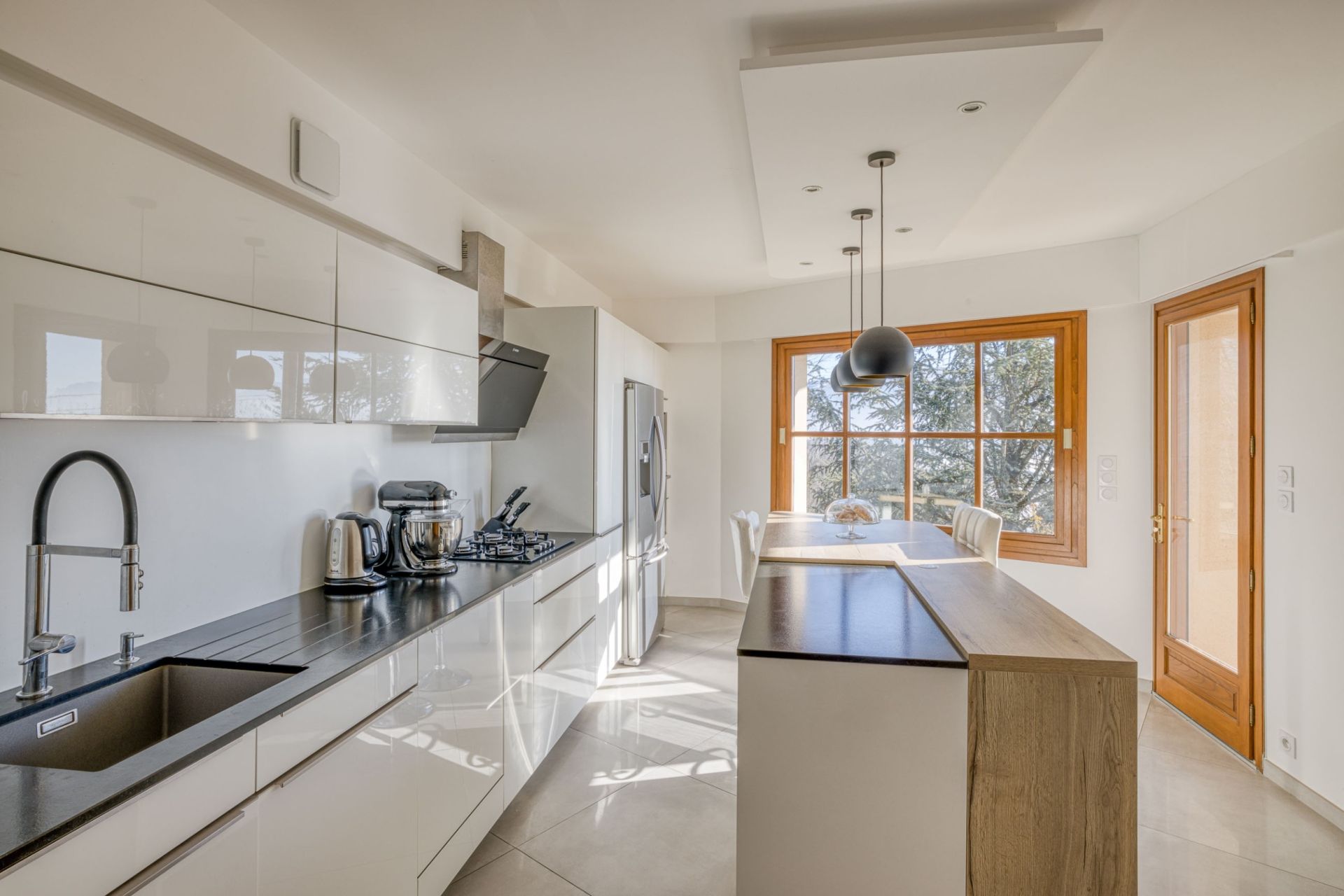 luxury house 8 Rooms for sale on ANNECY (74000)