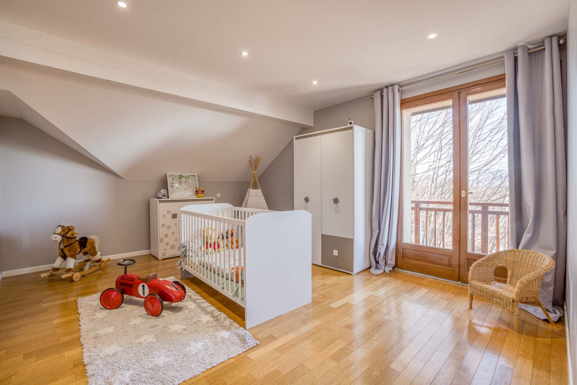luxury house 8 Rooms for sale on ANNECY (74000)