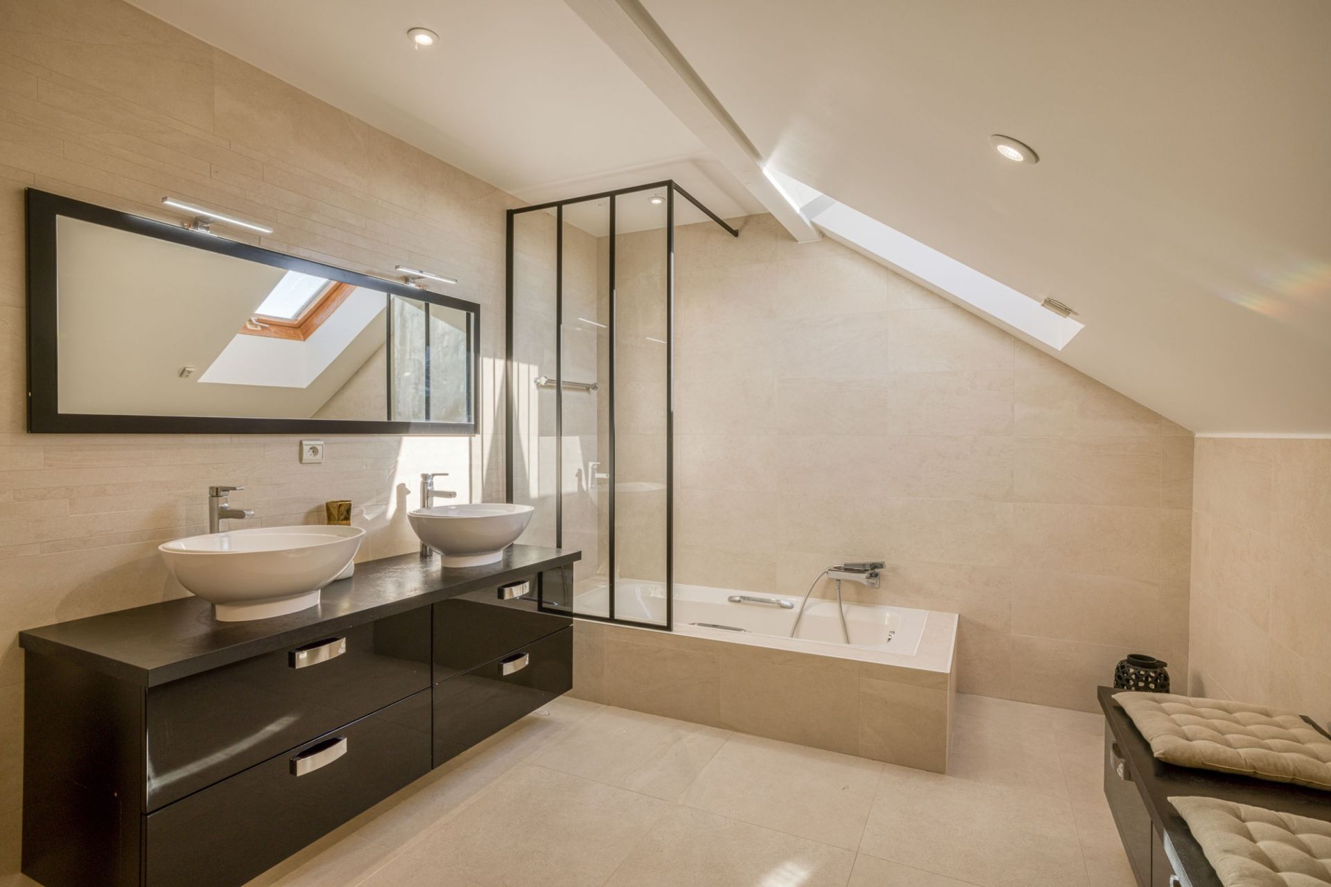 luxury house 8 Rooms for sale on ANNECY (74000)