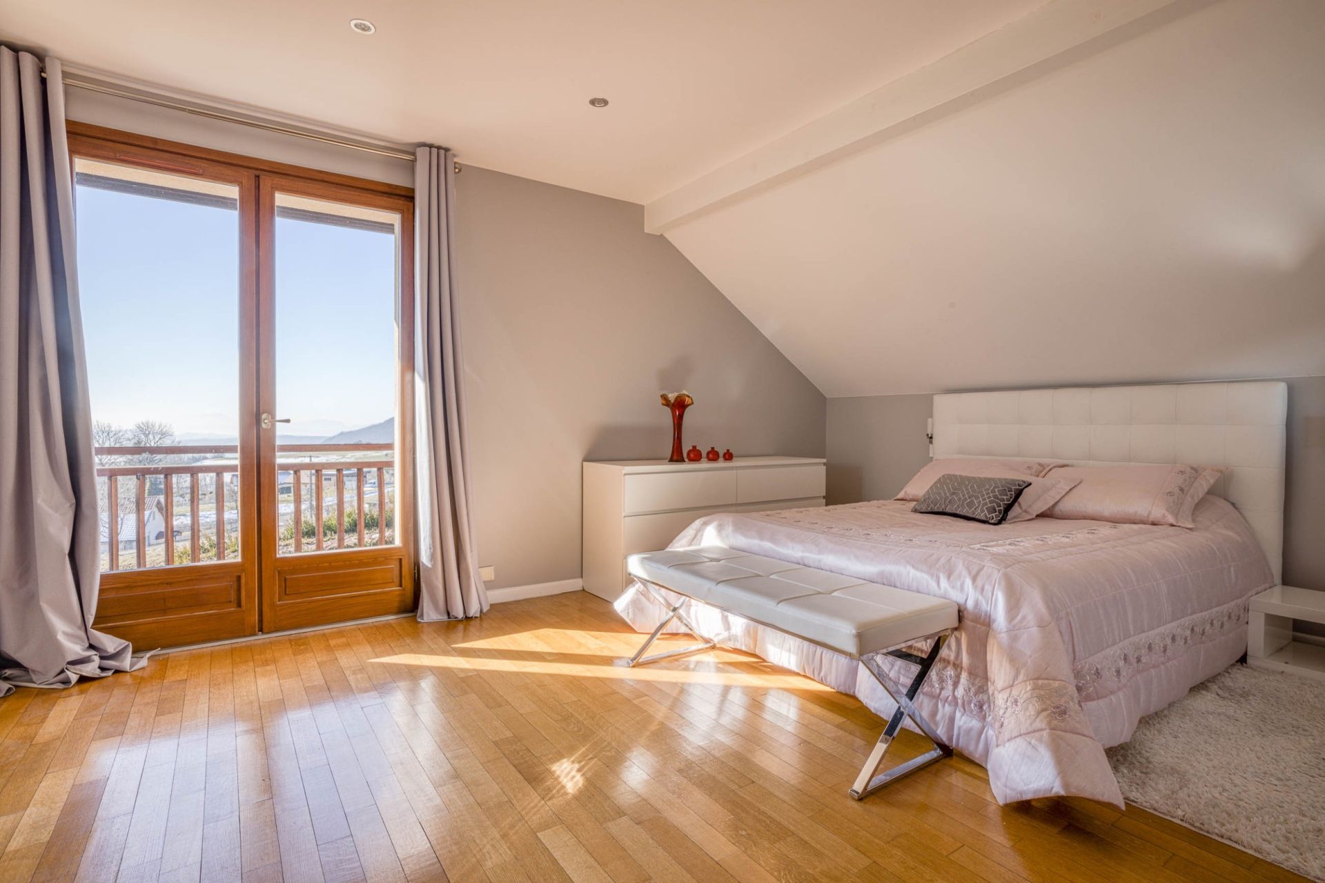 luxury house 8 Rooms for sale on ANNECY (74000)