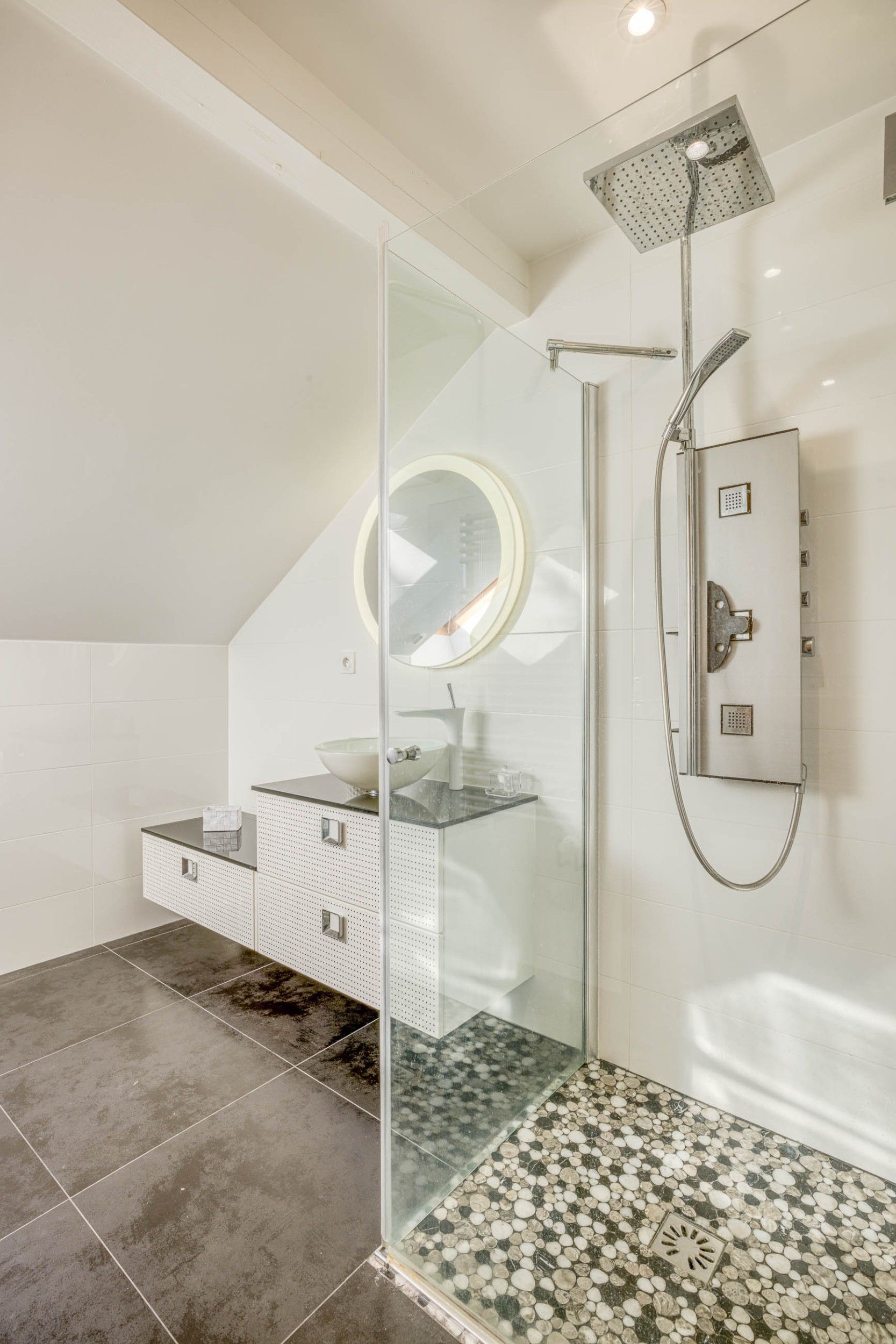 luxury house 8 Rooms for sale on ANNECY (74000)