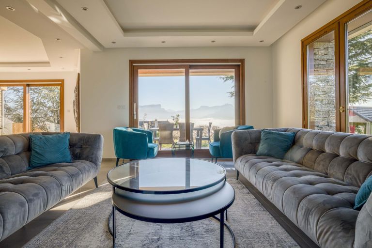 luxury house 8 Rooms for sale on ANNECY (74000)