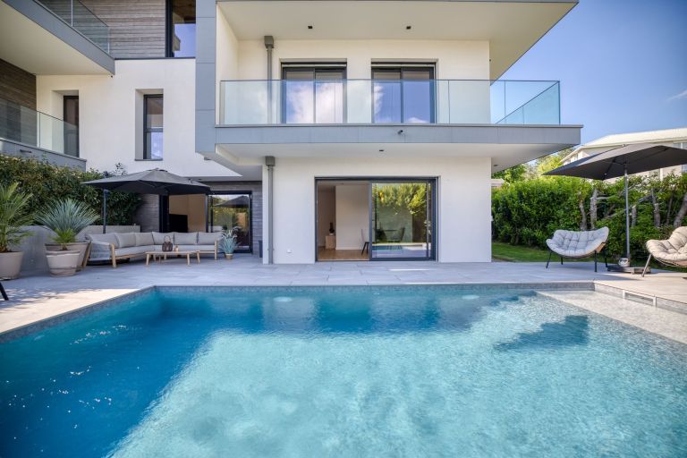 luxury house 16 Rooms for sale on ANNECY LE VIEUX (74940)