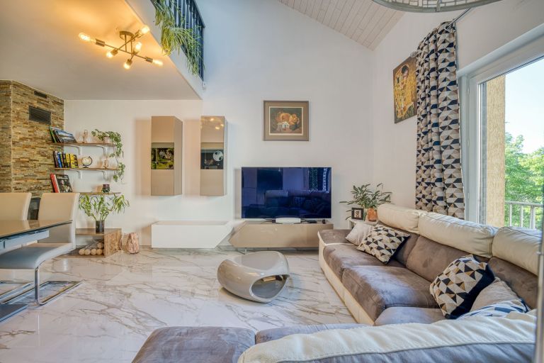 luxury apartment 7 Rooms for sale on ANNECY LE VIEUX (74940)