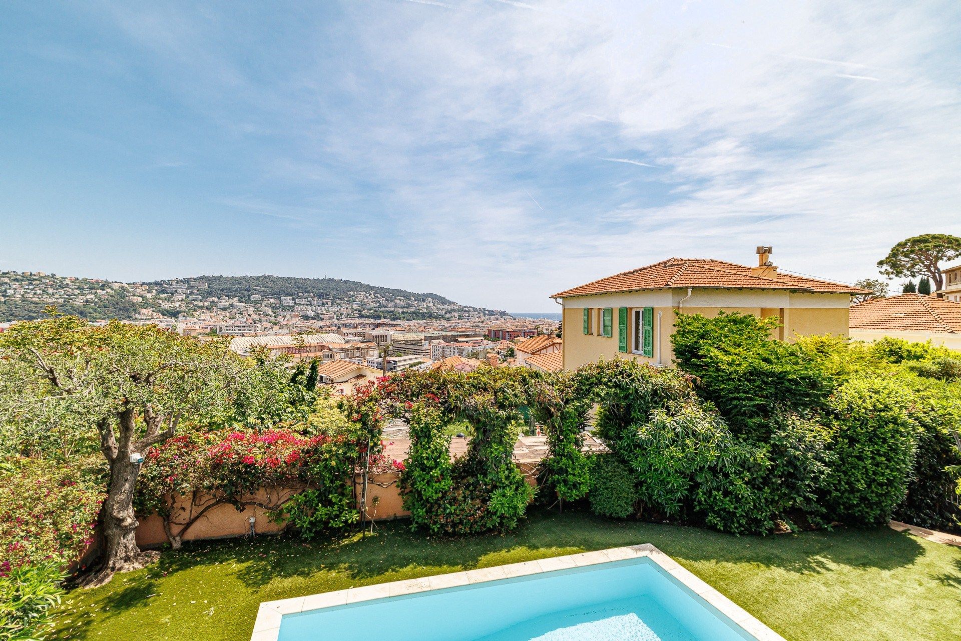 luxury property 14 Rooms for sale on NICE (06000)
