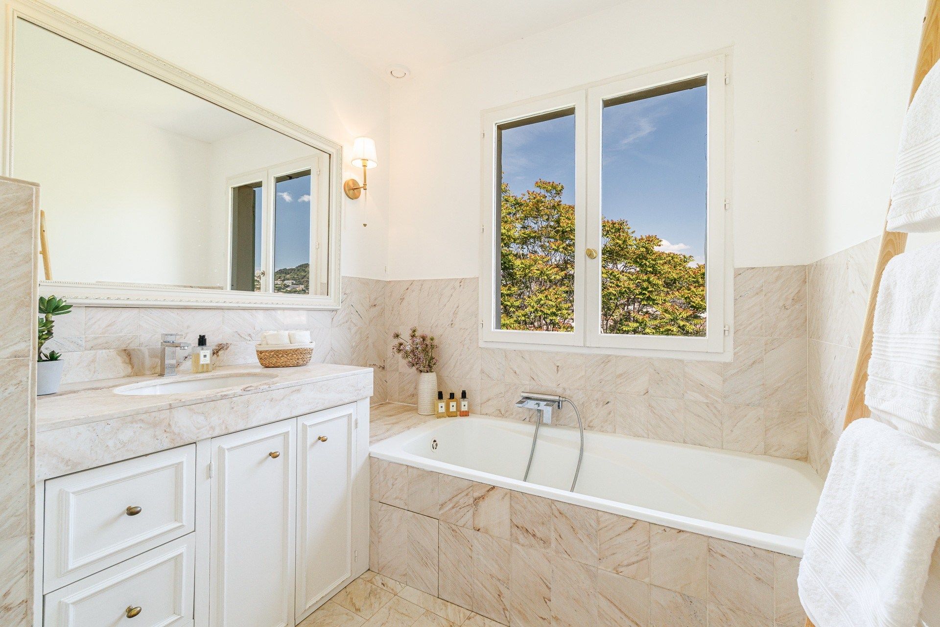 luxury property 14 Rooms for sale on NICE (06000)