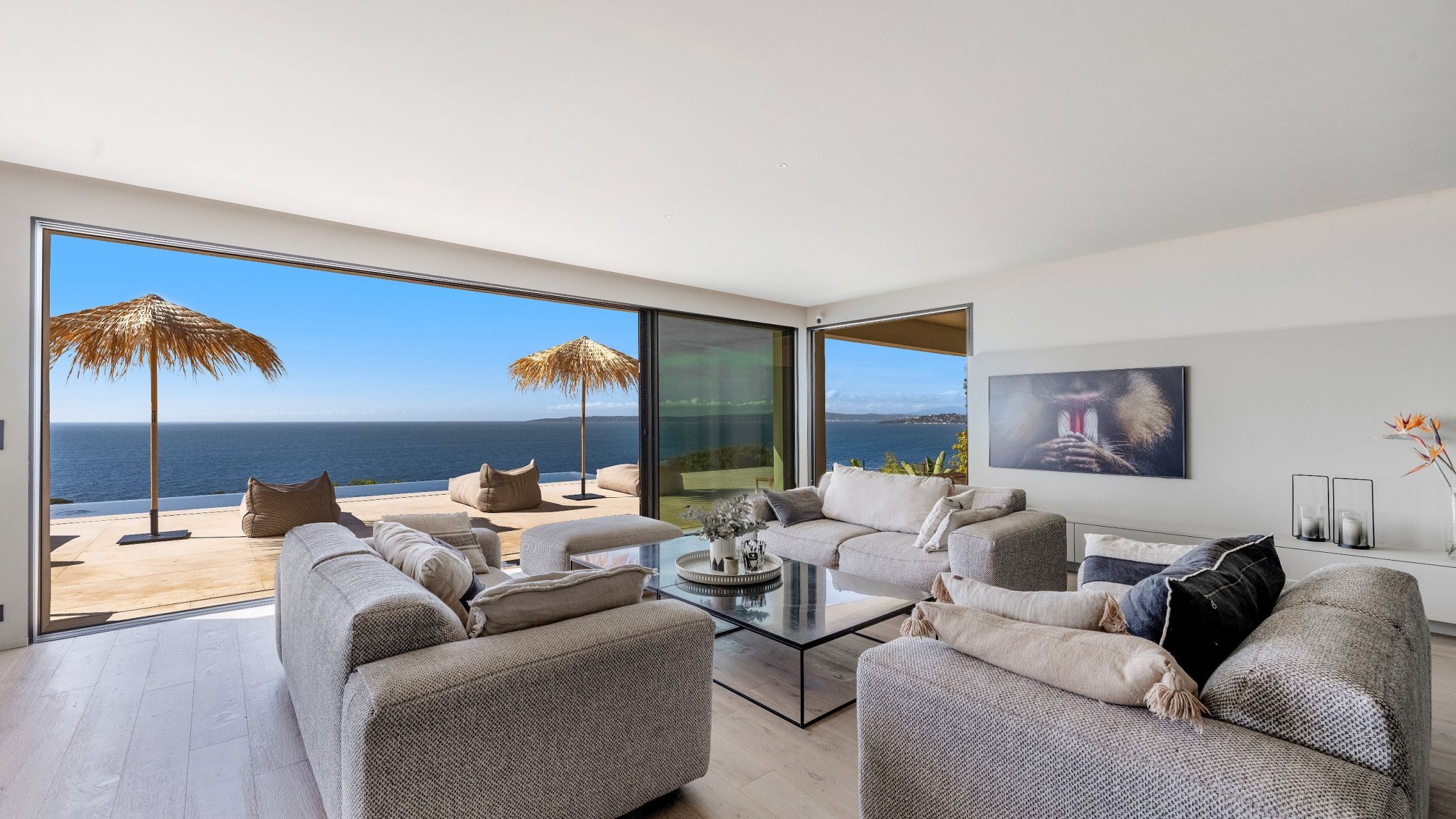 luxury villa 9 Rooms for sale on LES ISSAMBRES (83380)
