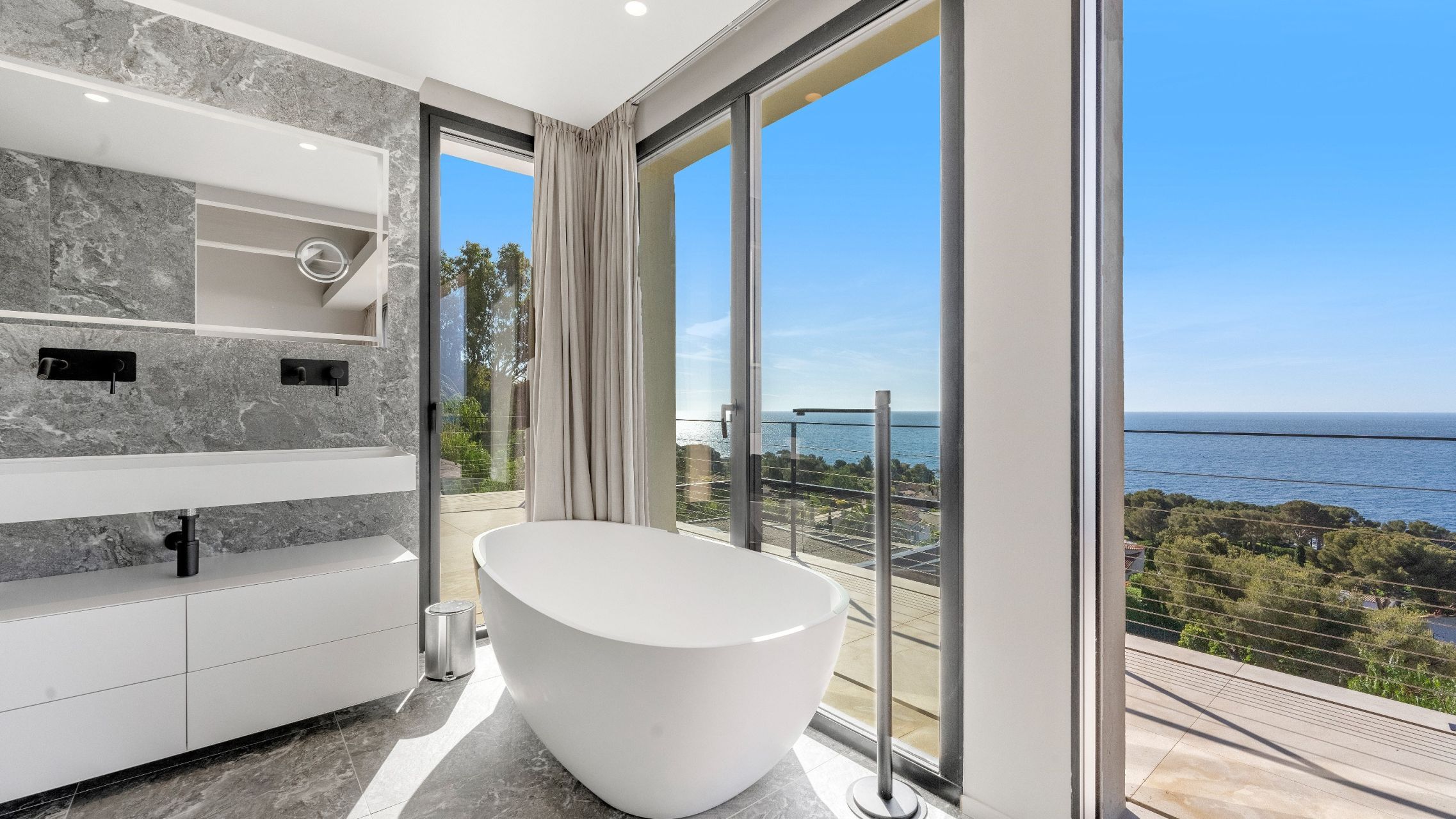 villa de luxe 9 Pièces en vente sur LES ISSAMBRES (83380)