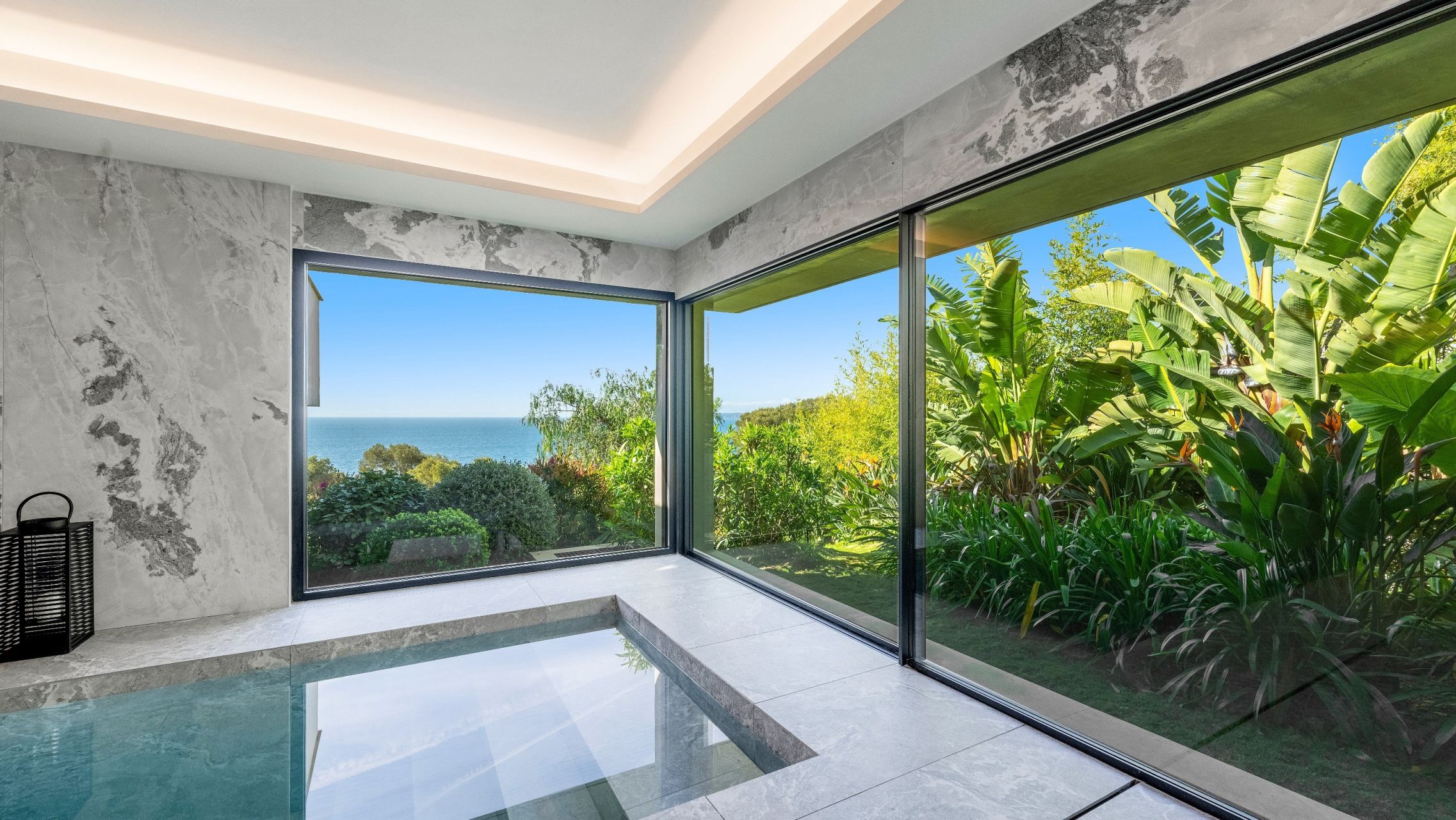 luxury villa 9 Rooms for sale on LES ISSAMBRES (83380)