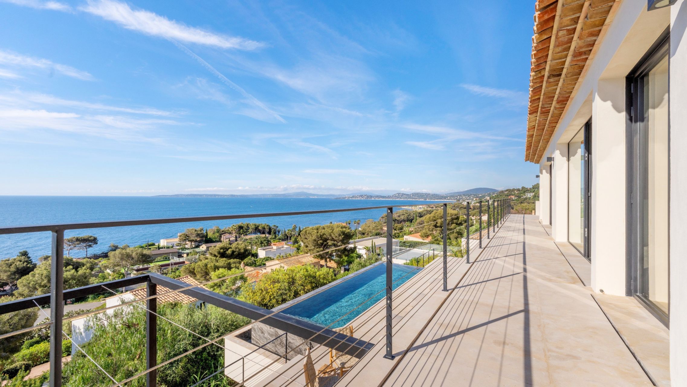 luxury villa 9 Rooms for sale on LES ISSAMBRES (83380)