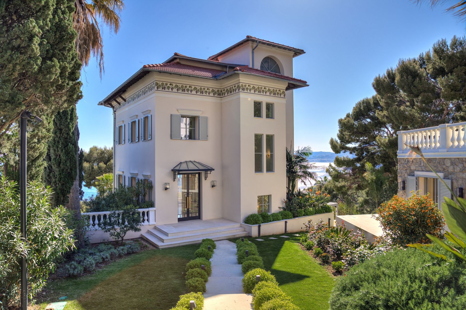 hôtel particulier 9 Pièces en vente sur CAP D AIL (06320)