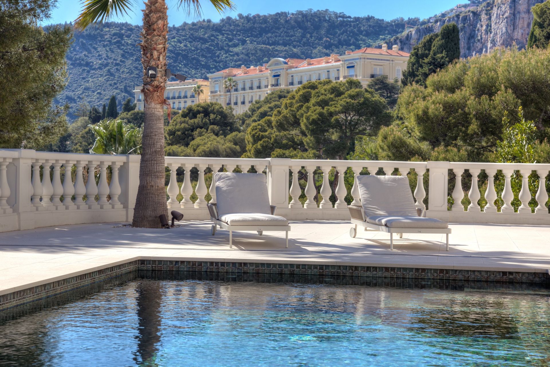 hôtel particulier 9 Pièces en vente sur CAP D AIL (06320)