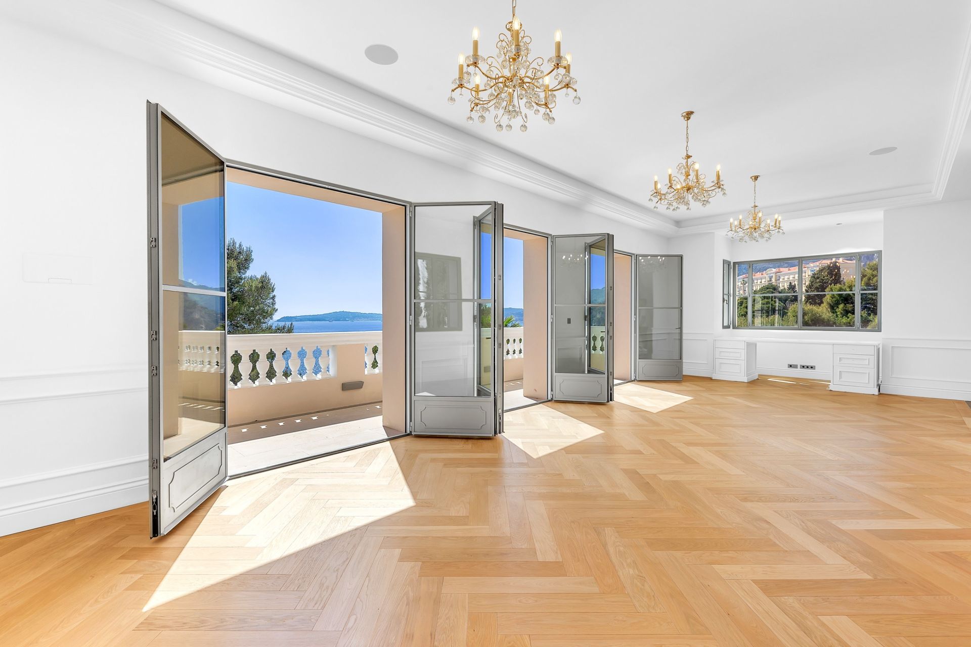 hôtel particulier 9 Pièces en vente sur CAP D AIL (06320)