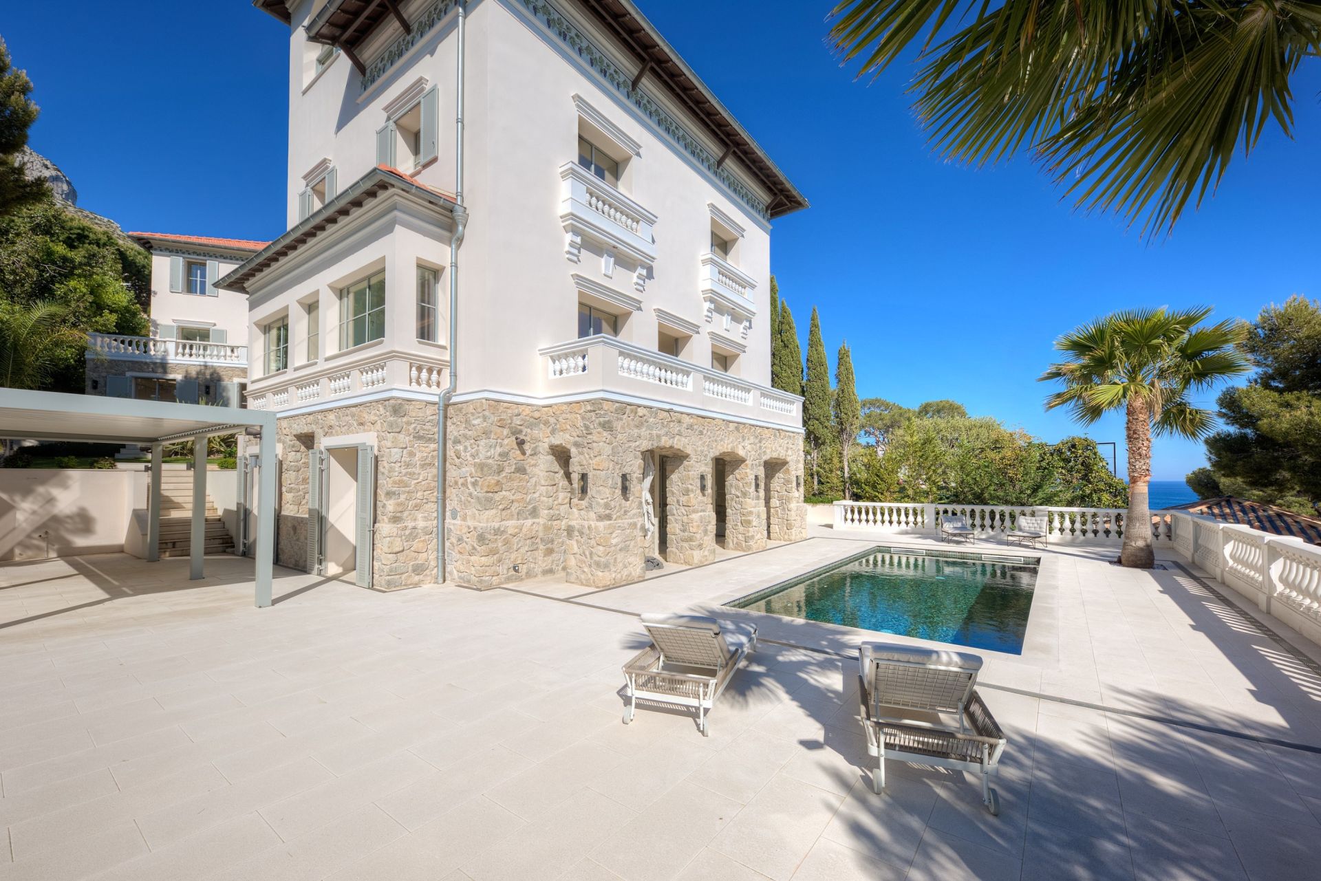 hôtel particulier 9 Pièces en vente sur CAP D AIL (06320)