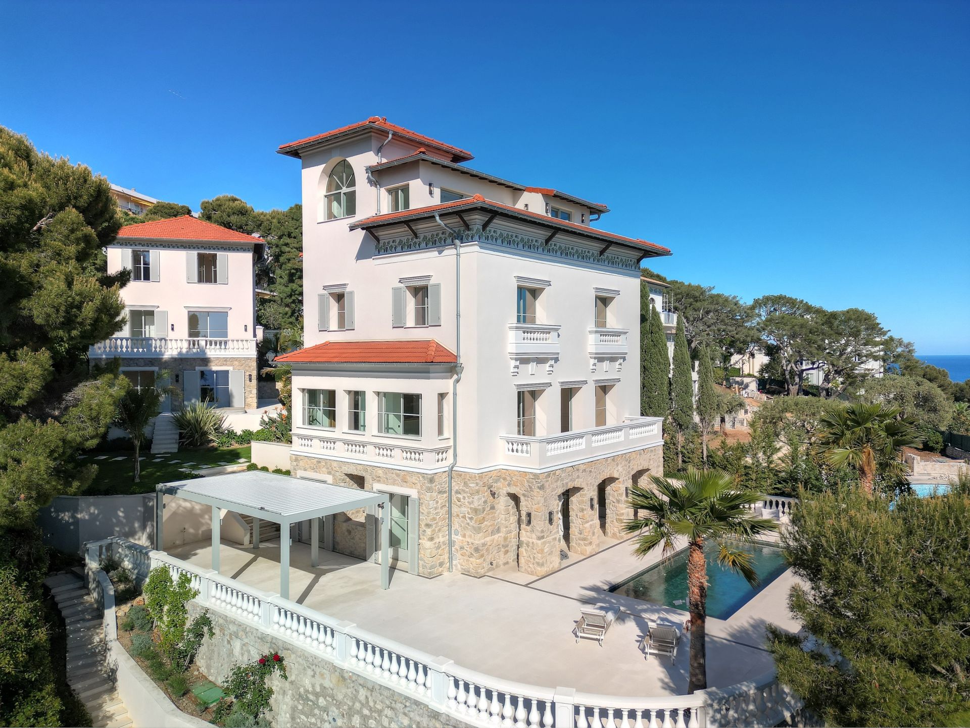 hôtel particulier 9 Pièces en vente sur CAP D AIL (06320)