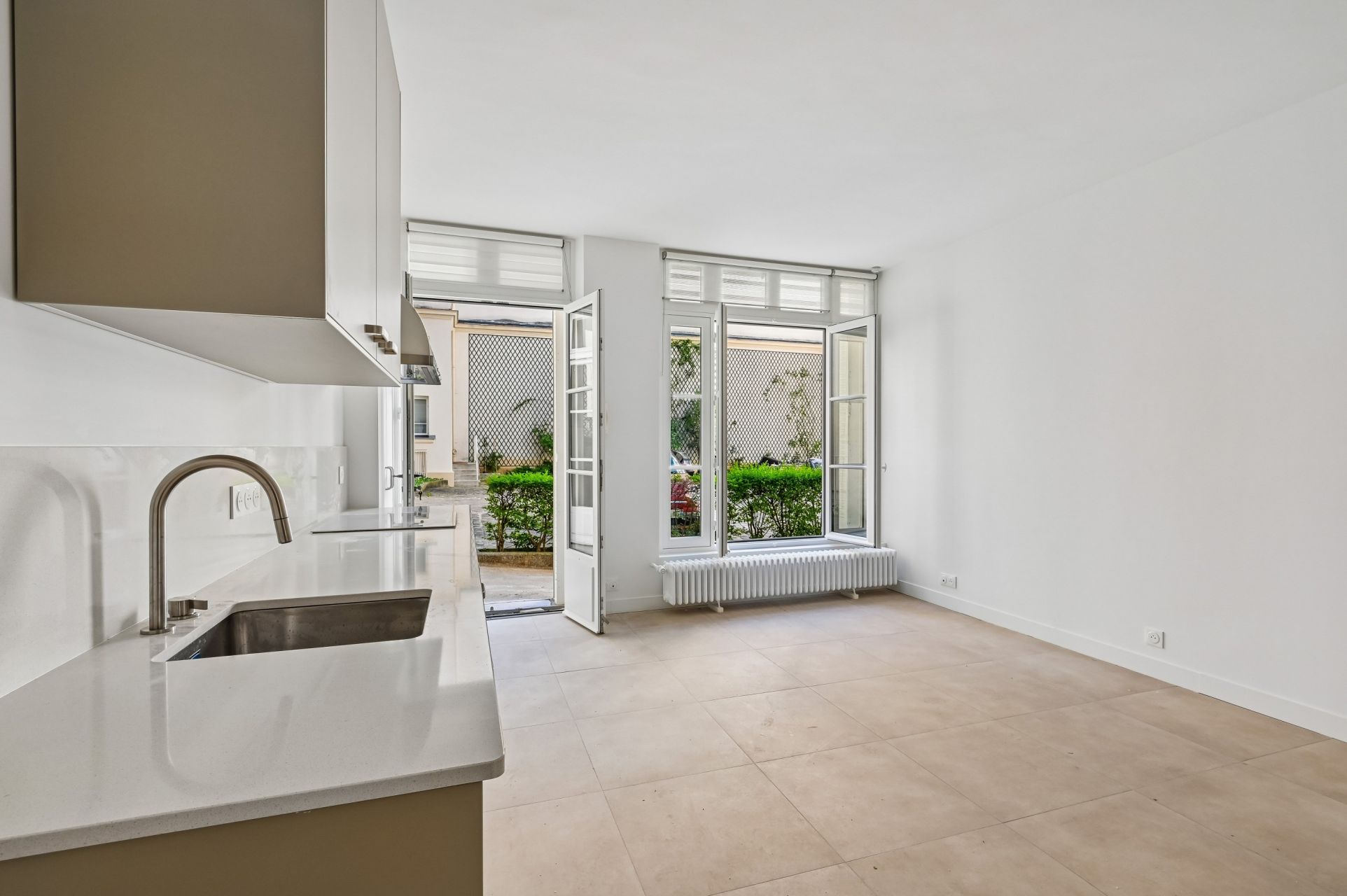 luxury apartment 1 room for rent on PARIS (75007)