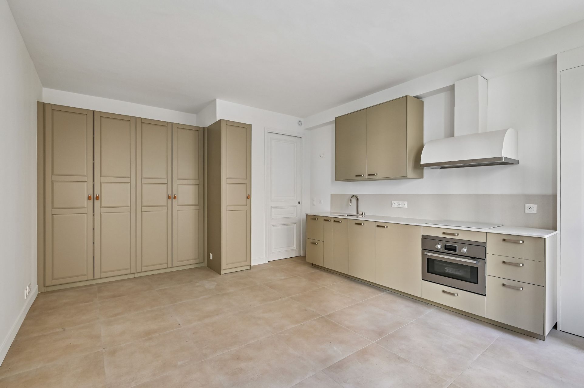 luxury apartment 1 room for rent on PARIS (75007)