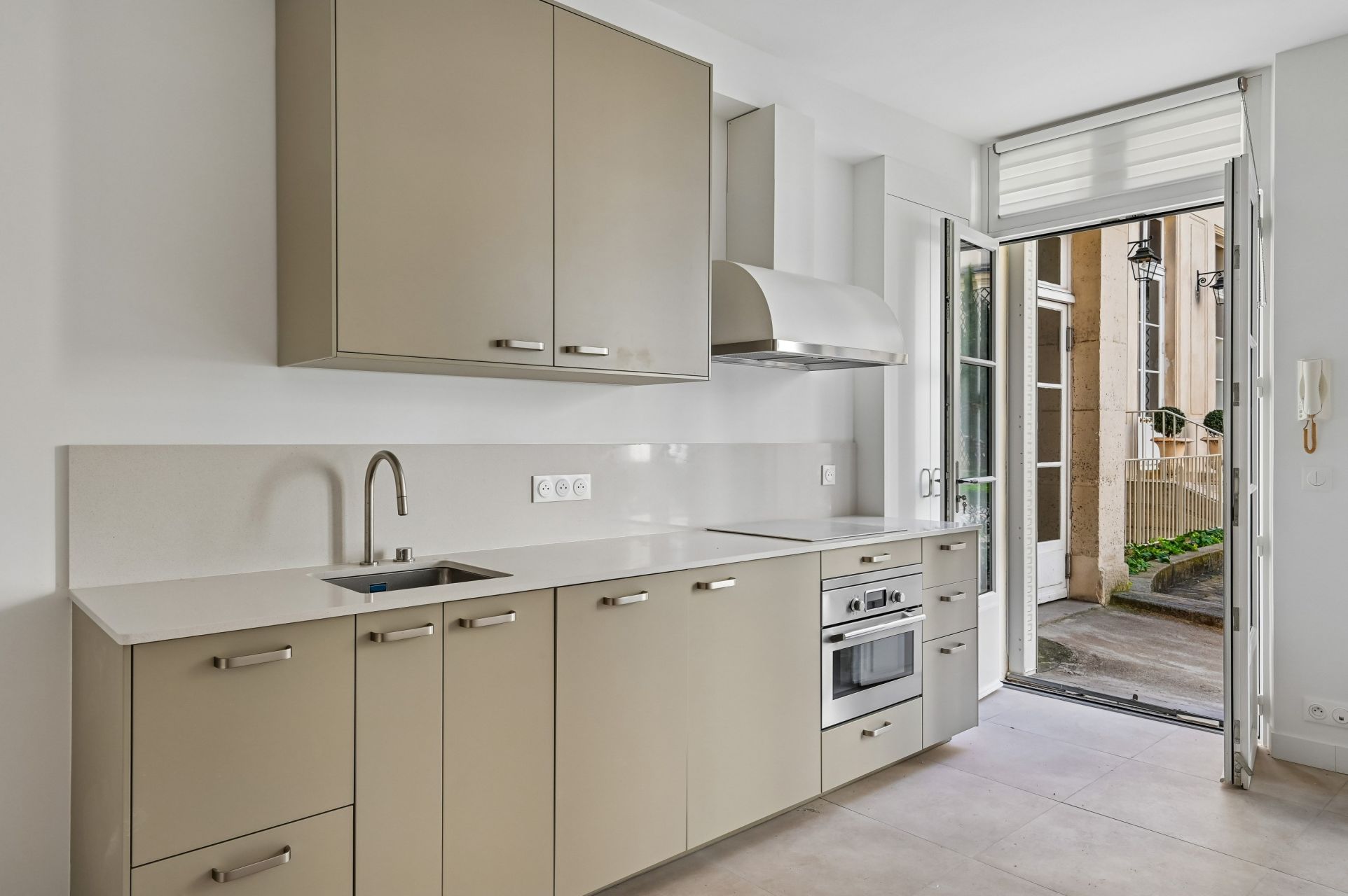luxury apartment 1 room for rent on PARIS (75007)