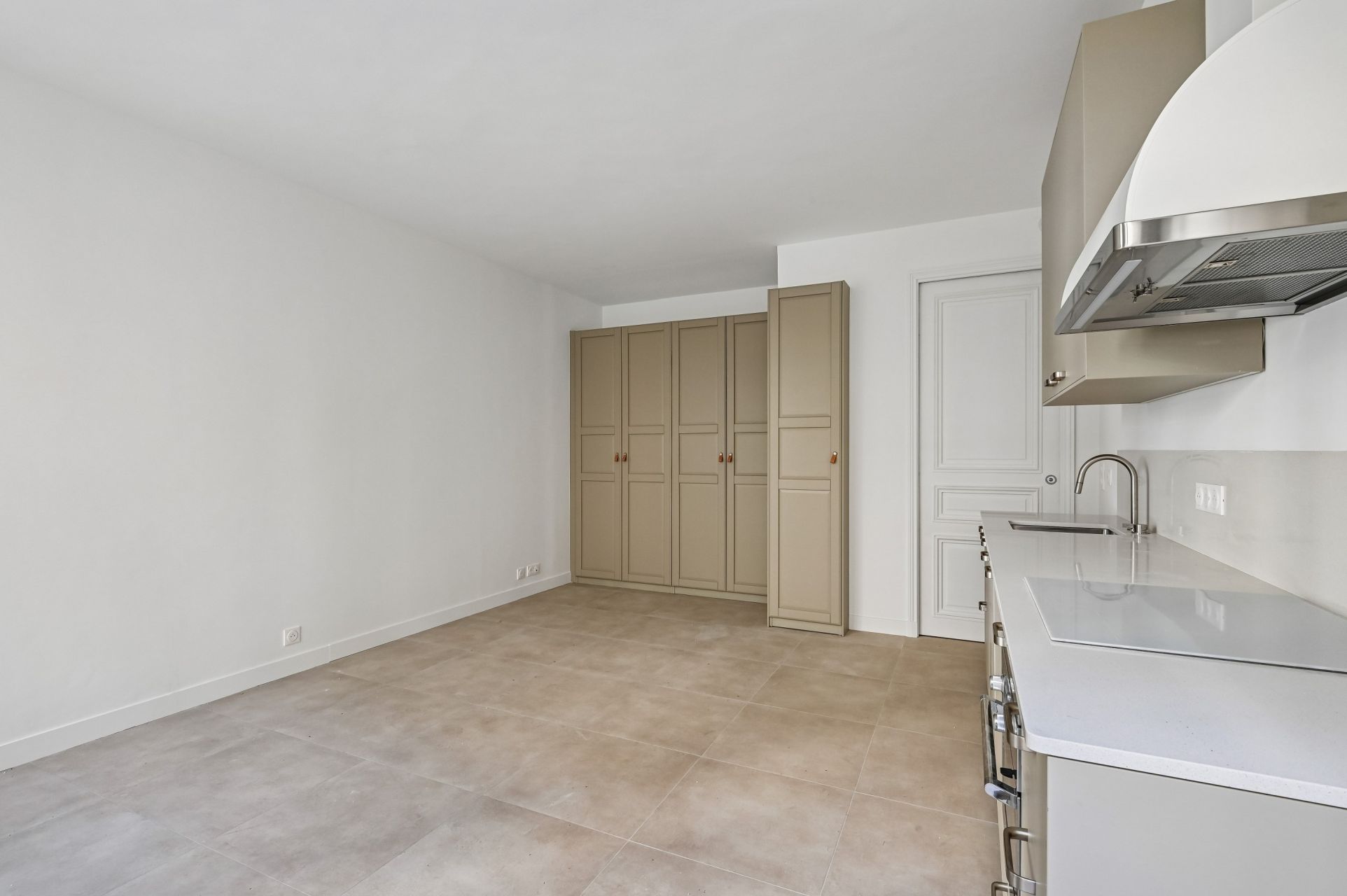 luxury apartment 1 room for rent on PARIS (75007)