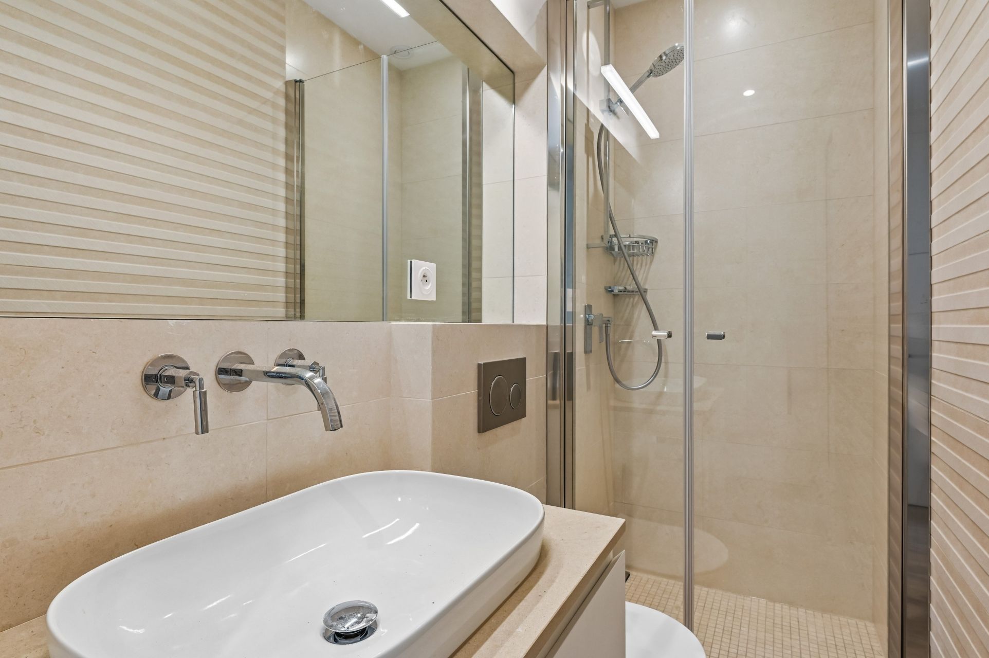 luxury apartment 1 room for rent on PARIS (75007)