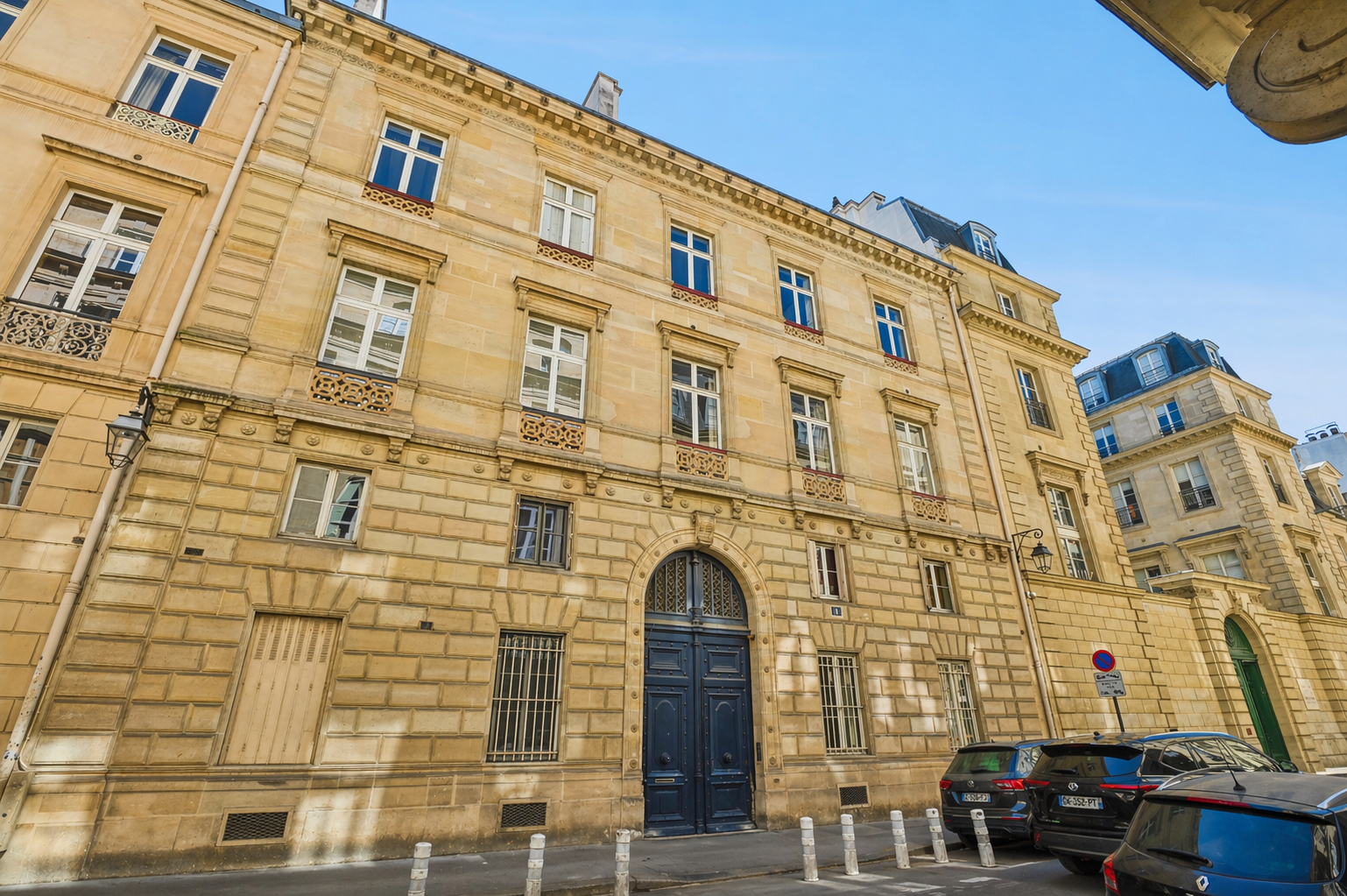luxury apartment 1 room for rent on PARIS (75007)