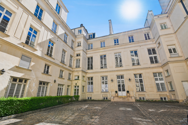 luxury apartment 1 room for rent on PARIS (75007)