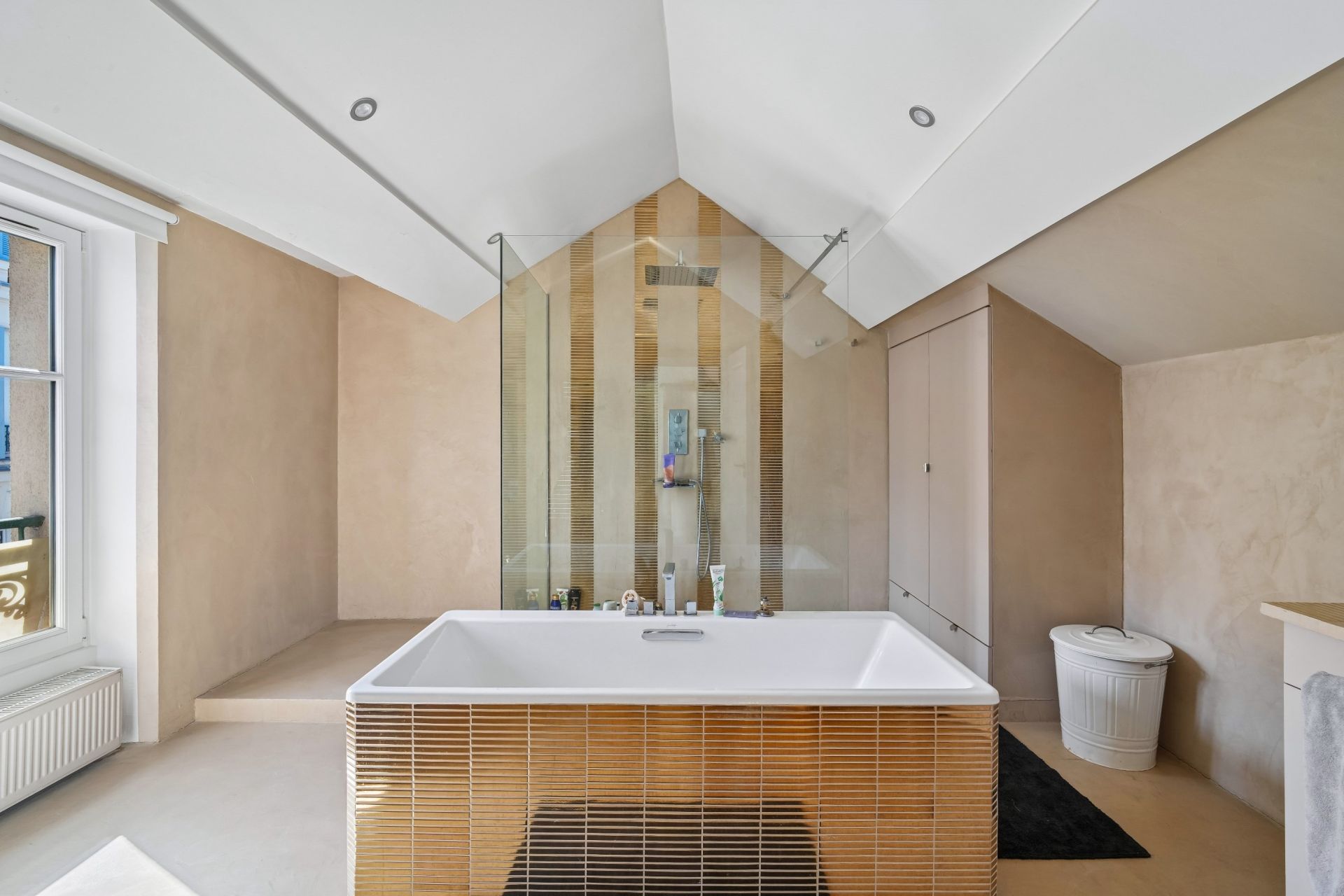luxury house 11 Rooms for sale on PUTEAUX (92800)