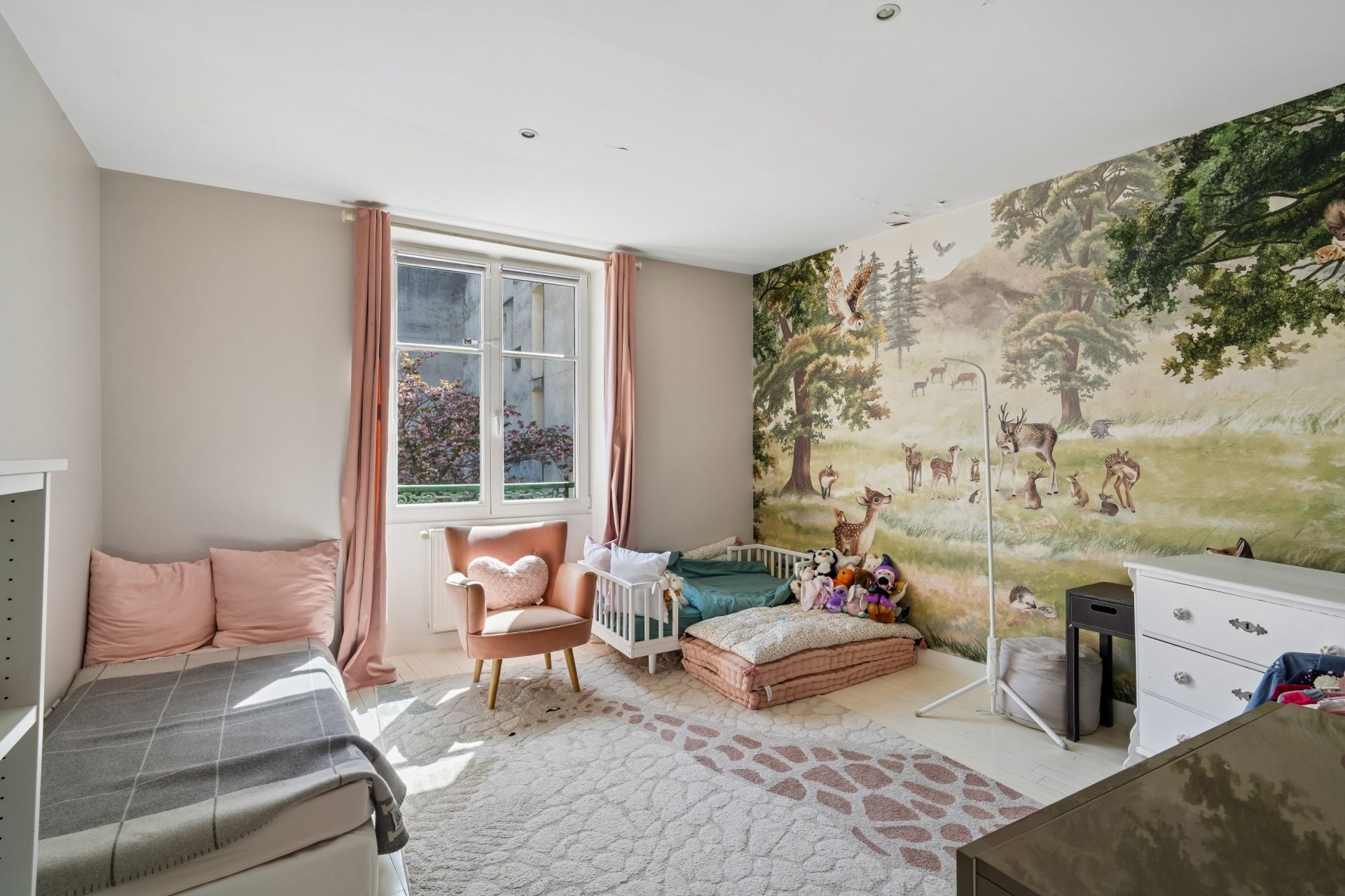 luxury house 11 Rooms for sale on PUTEAUX (92800)