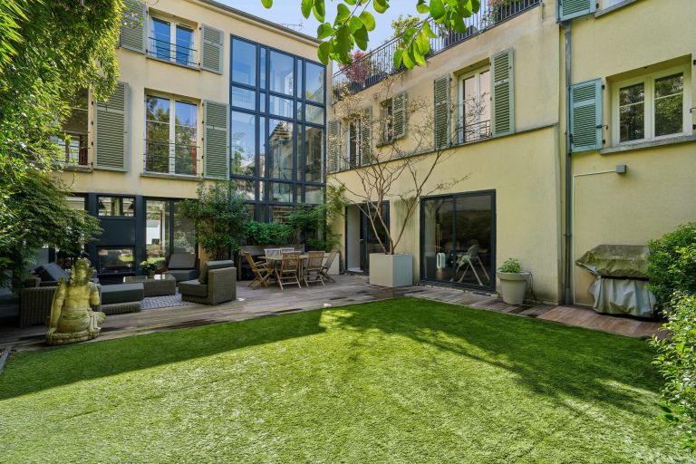 luxury house 11 Rooms for sale on PUTEAUX (92800)