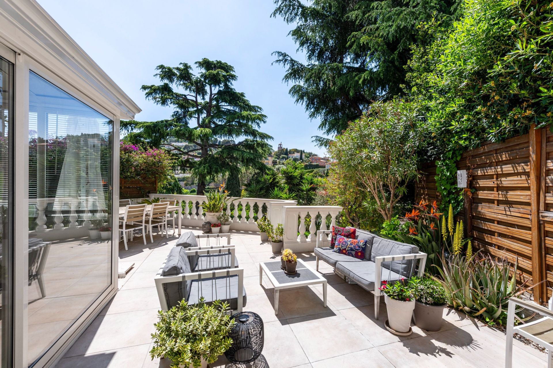 luxury villa 4 Rooms for sale on VILLEFRANCHE SUR MER (06230)