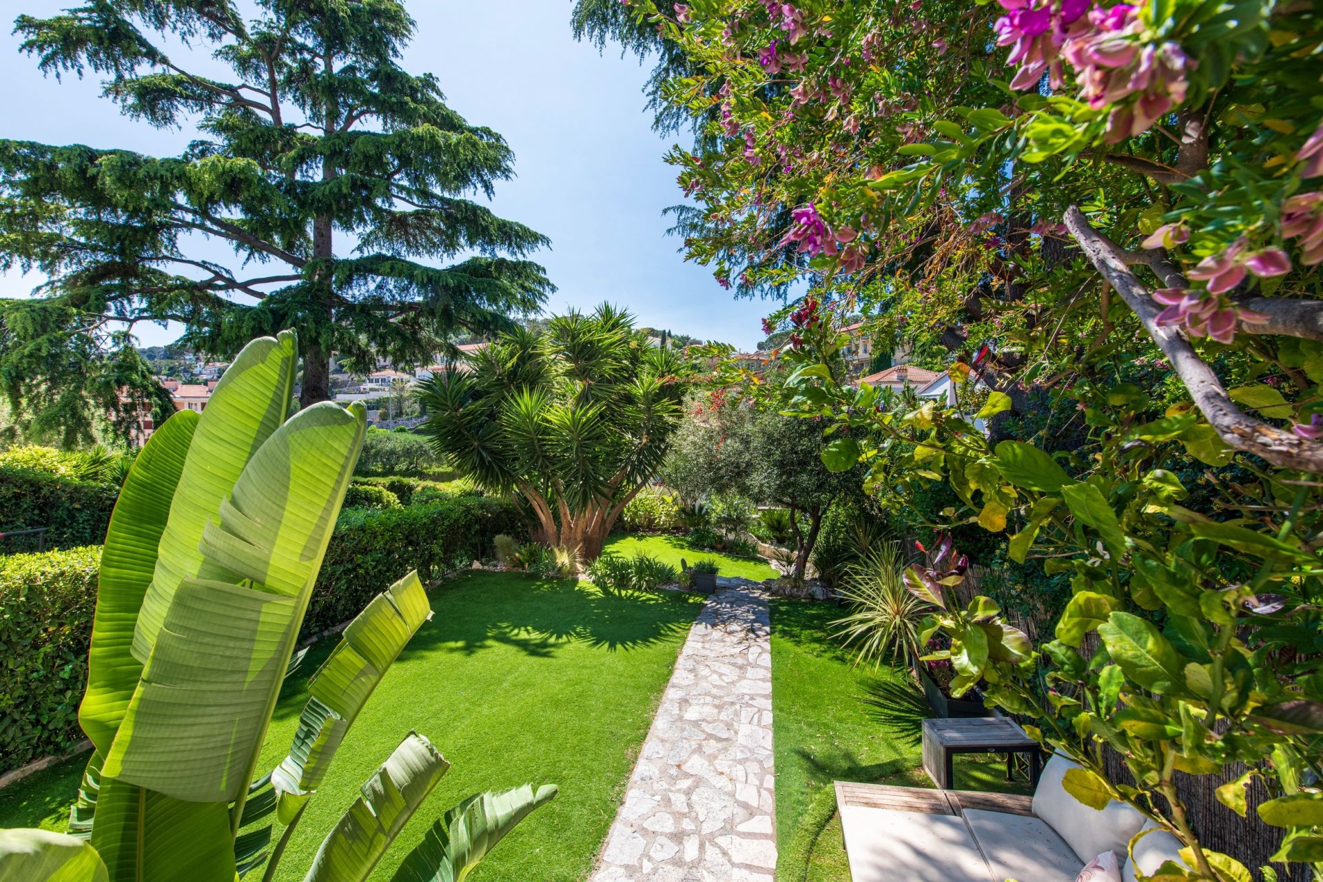 luxury villa 4 Rooms for sale on VILLEFRANCHE SUR MER (06230)