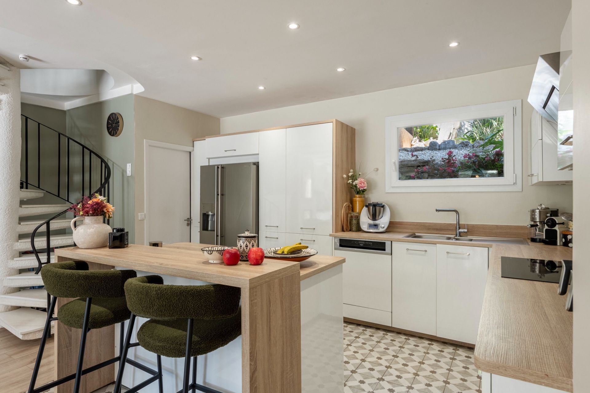 luxury villa 4 Rooms for sale on VILLEFRANCHE SUR MER (06230)