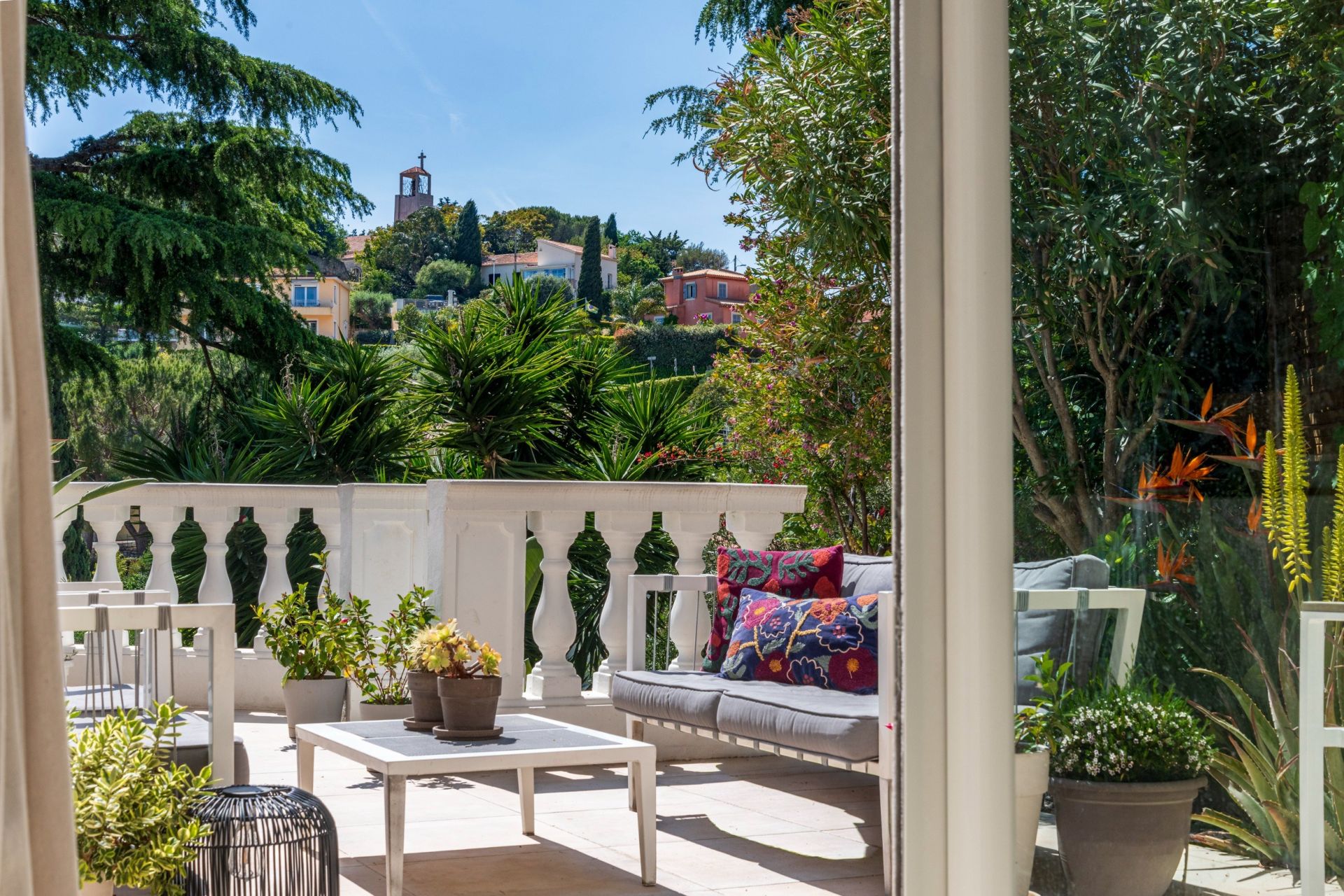 luxury villa 4 Rooms for sale on VILLEFRANCHE SUR MER (06230)