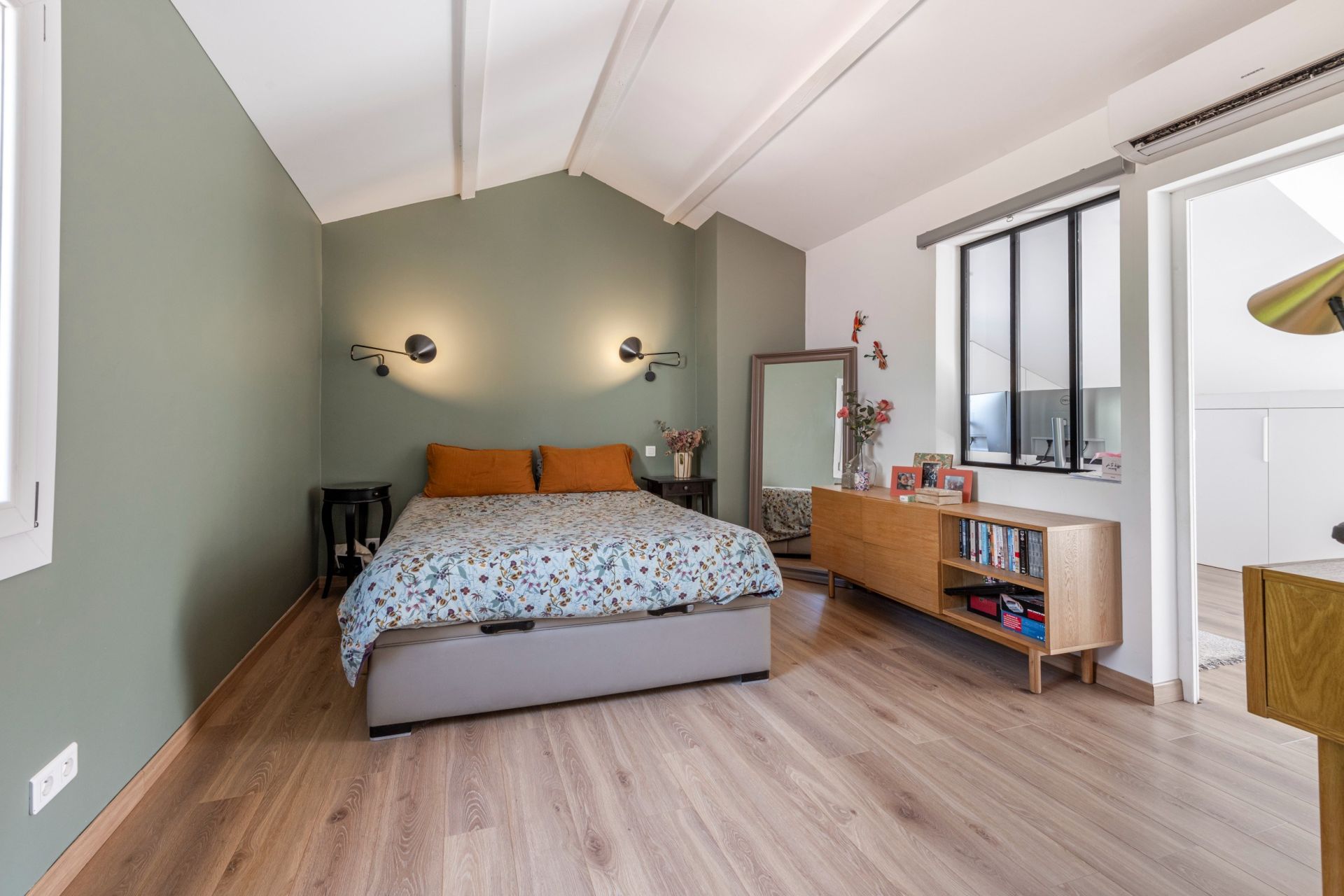 luxury villa 4 Rooms for sale on VILLEFRANCHE SUR MER (06230)