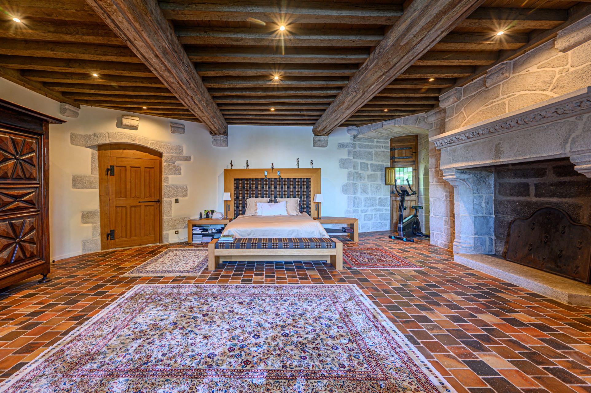 luxury property 25 Rooms for sale on NEVEZ (29920)