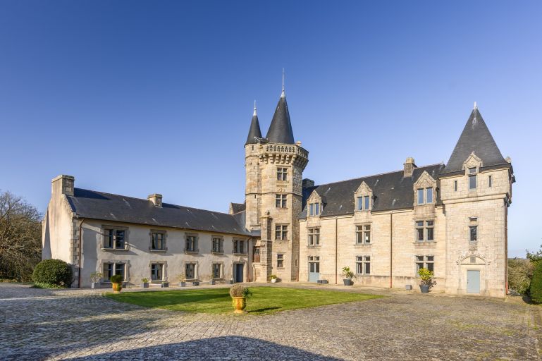 luxury property 25 Rooms for sale on NEVEZ (29920)