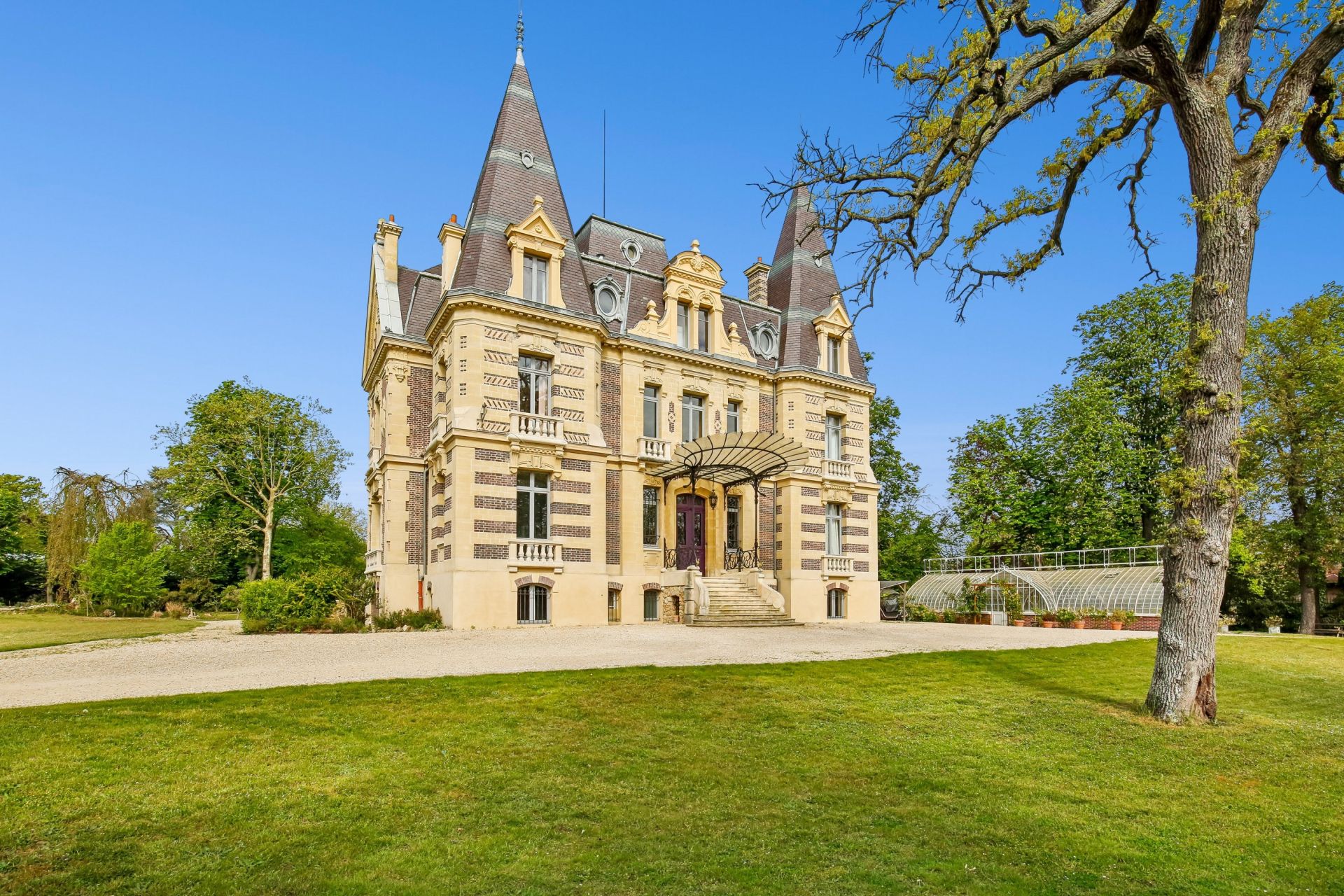 château 18 Pièces en vente sur LE VESINET (78110)