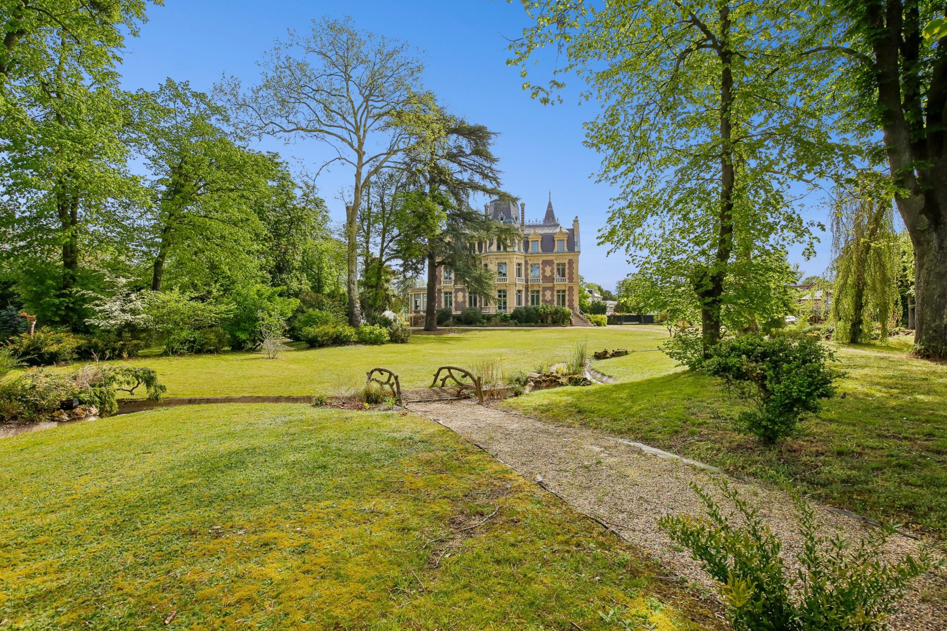 château 18 Pièces en vente sur LE VESINET (78110)