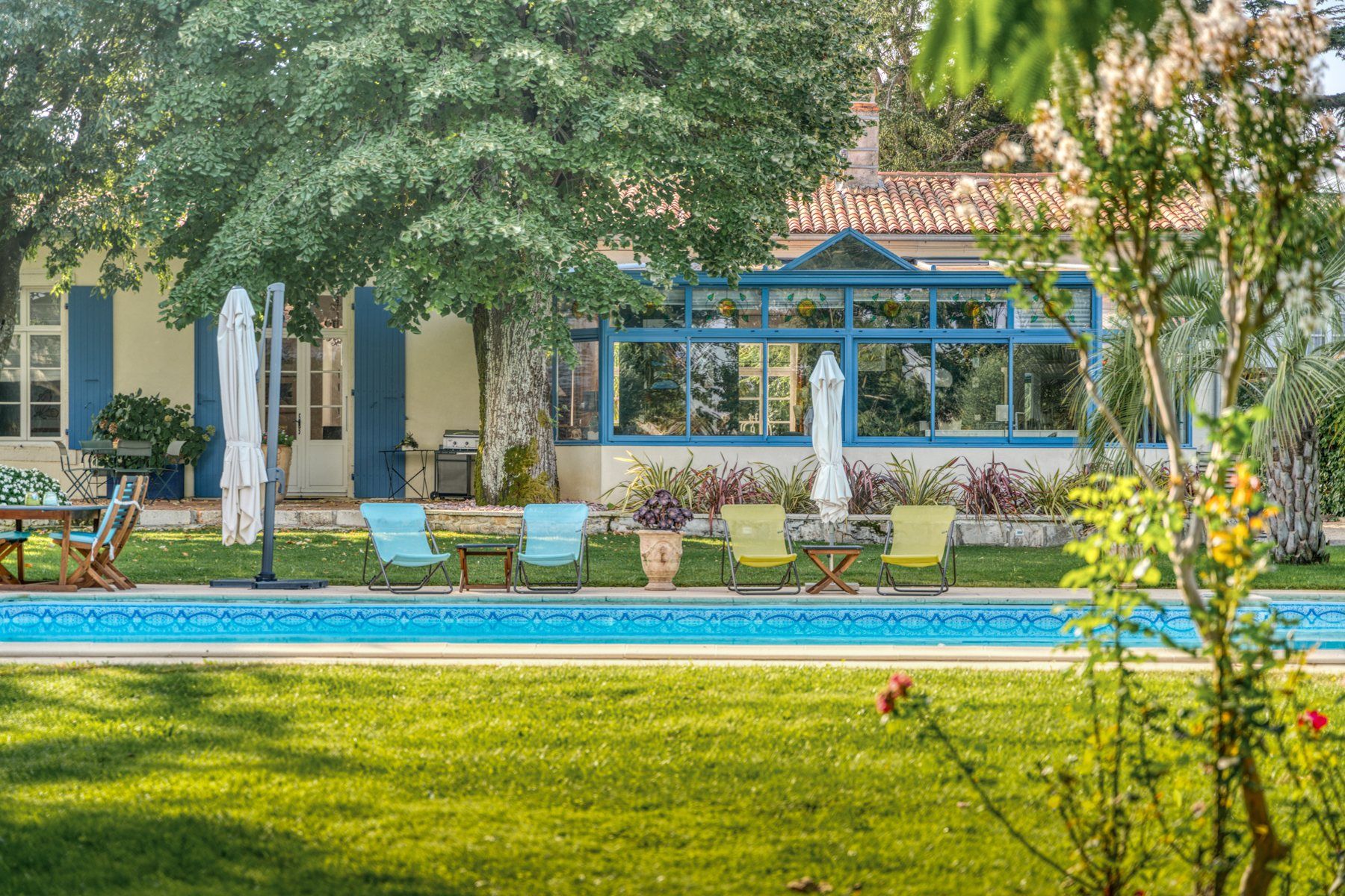 luxury house 9 Rooms for sale on LA ROCHELLE (17000)