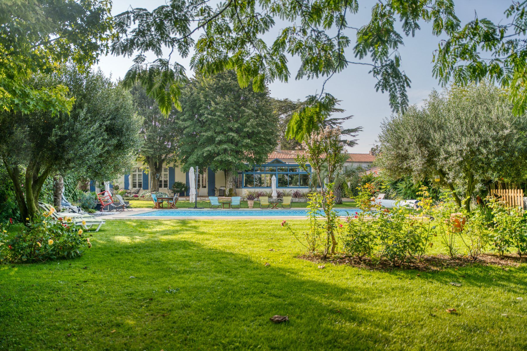 luxury house 9 Rooms for sale on LA ROCHELLE (17000)