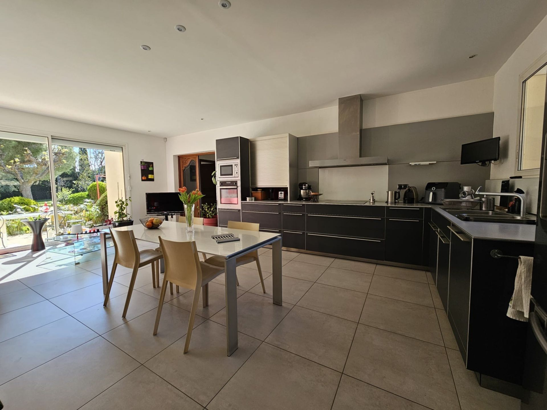 luxury house 7 Rooms for sale on PERPIGNAN (66000)