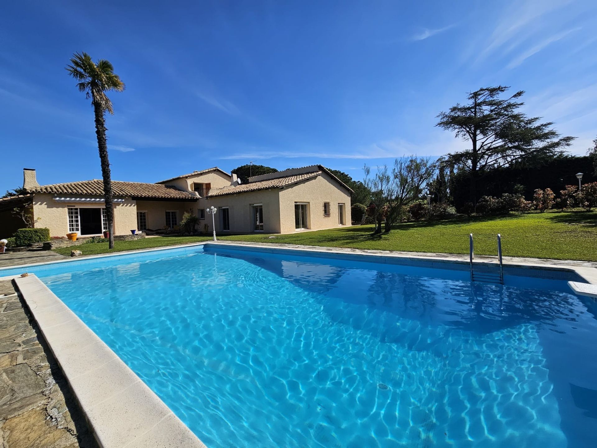 luxury house 7 Rooms for sale on PERPIGNAN (66000)