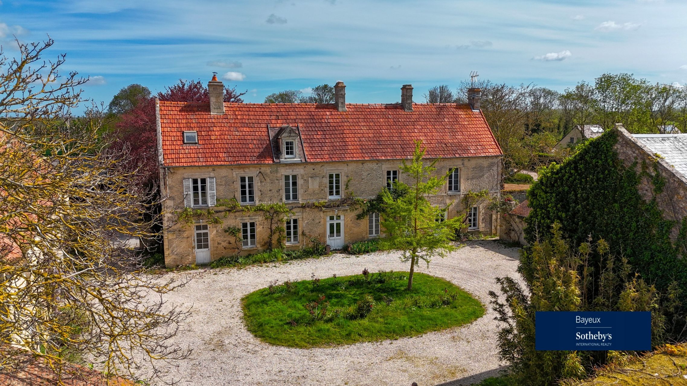 luxury long house 9 Rooms for sale on ROTS (14740)