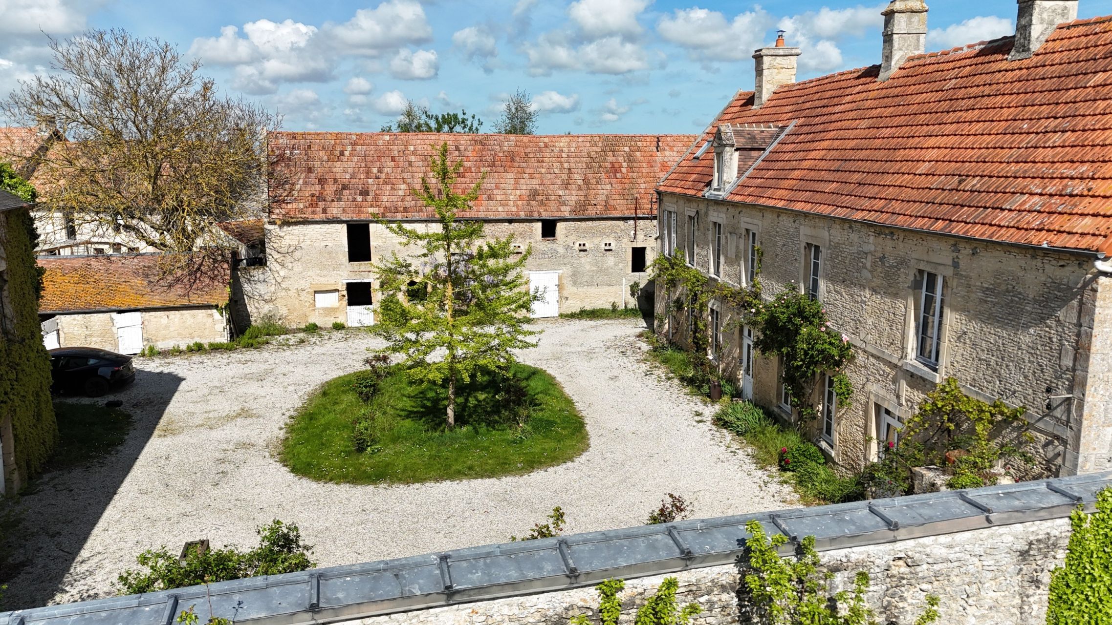 luxury long house 9 Rooms for sale on ROTS (14740)