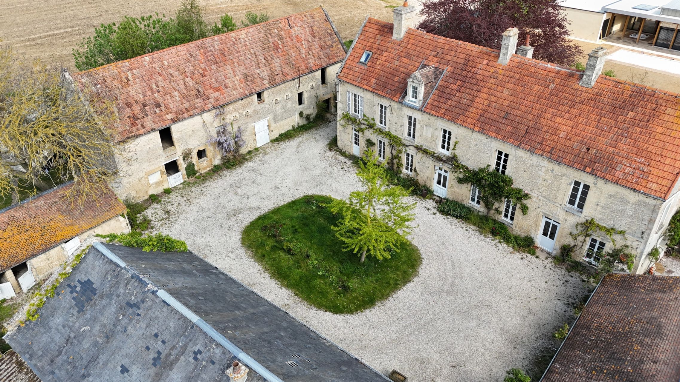 luxury long house 9 Rooms for sale on ROTS (14740)