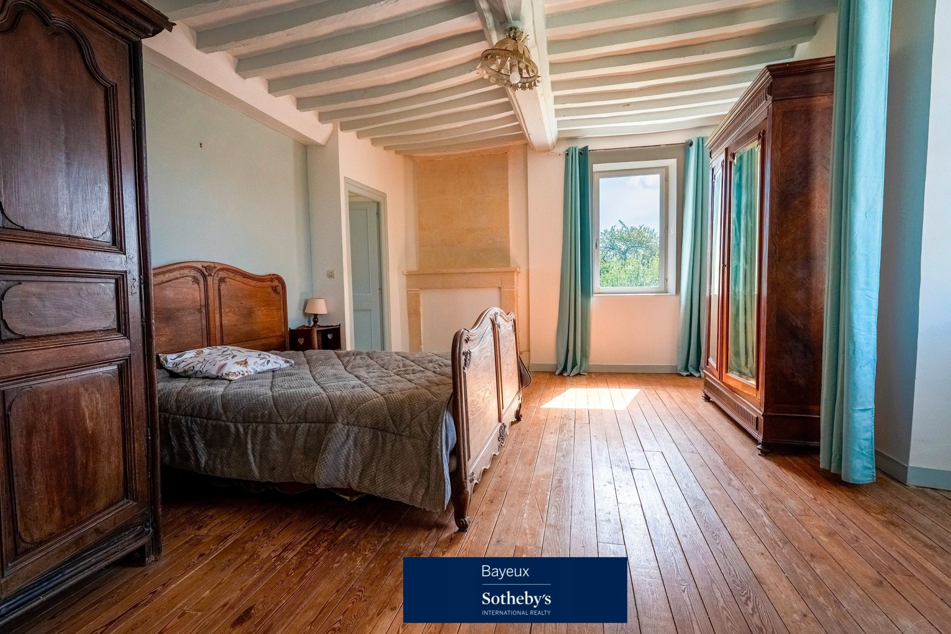 luxury long house 9 Rooms for sale on ROTS (14740)