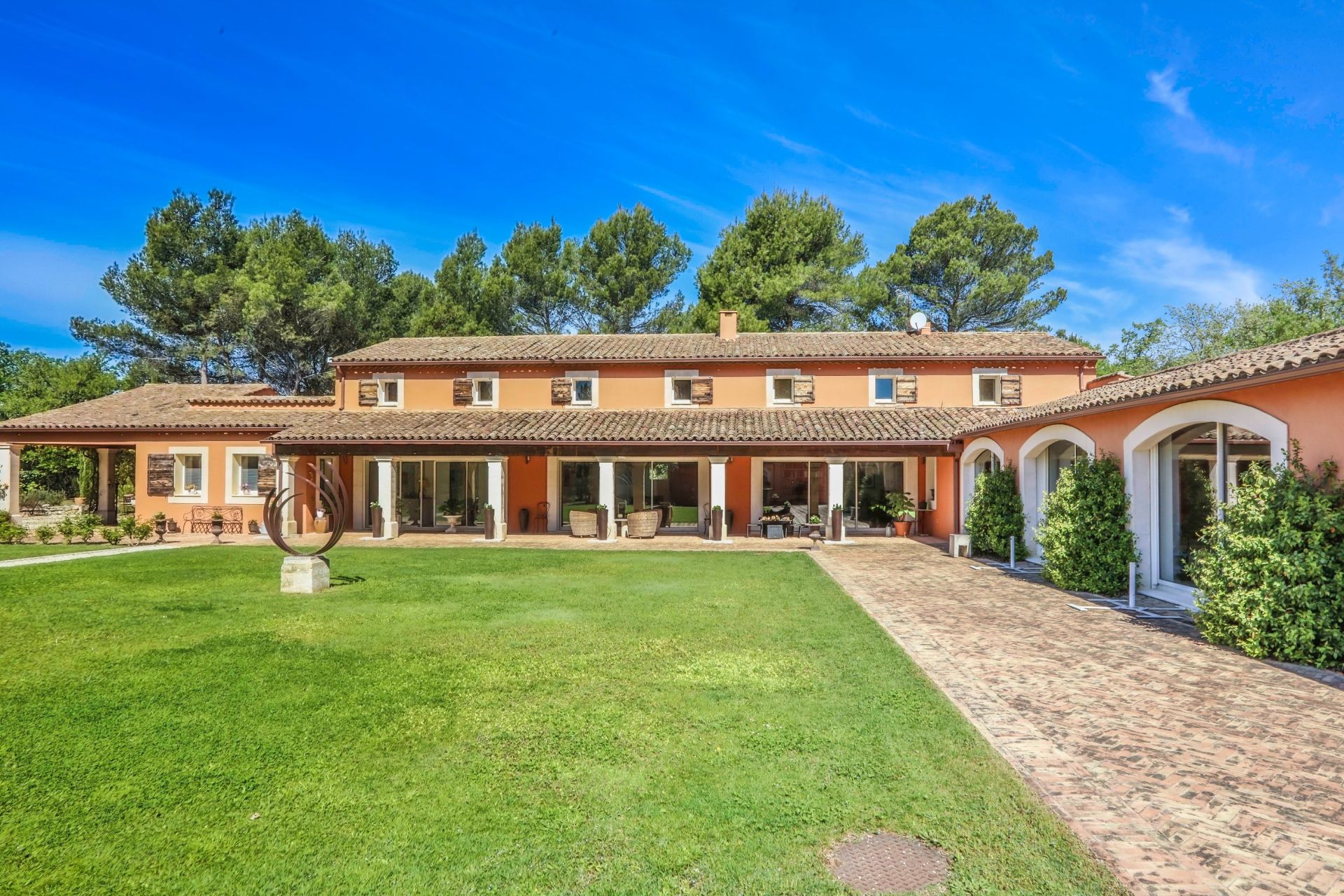 luxury house 10 Rooms for sale on ROUSSILLON (84220)