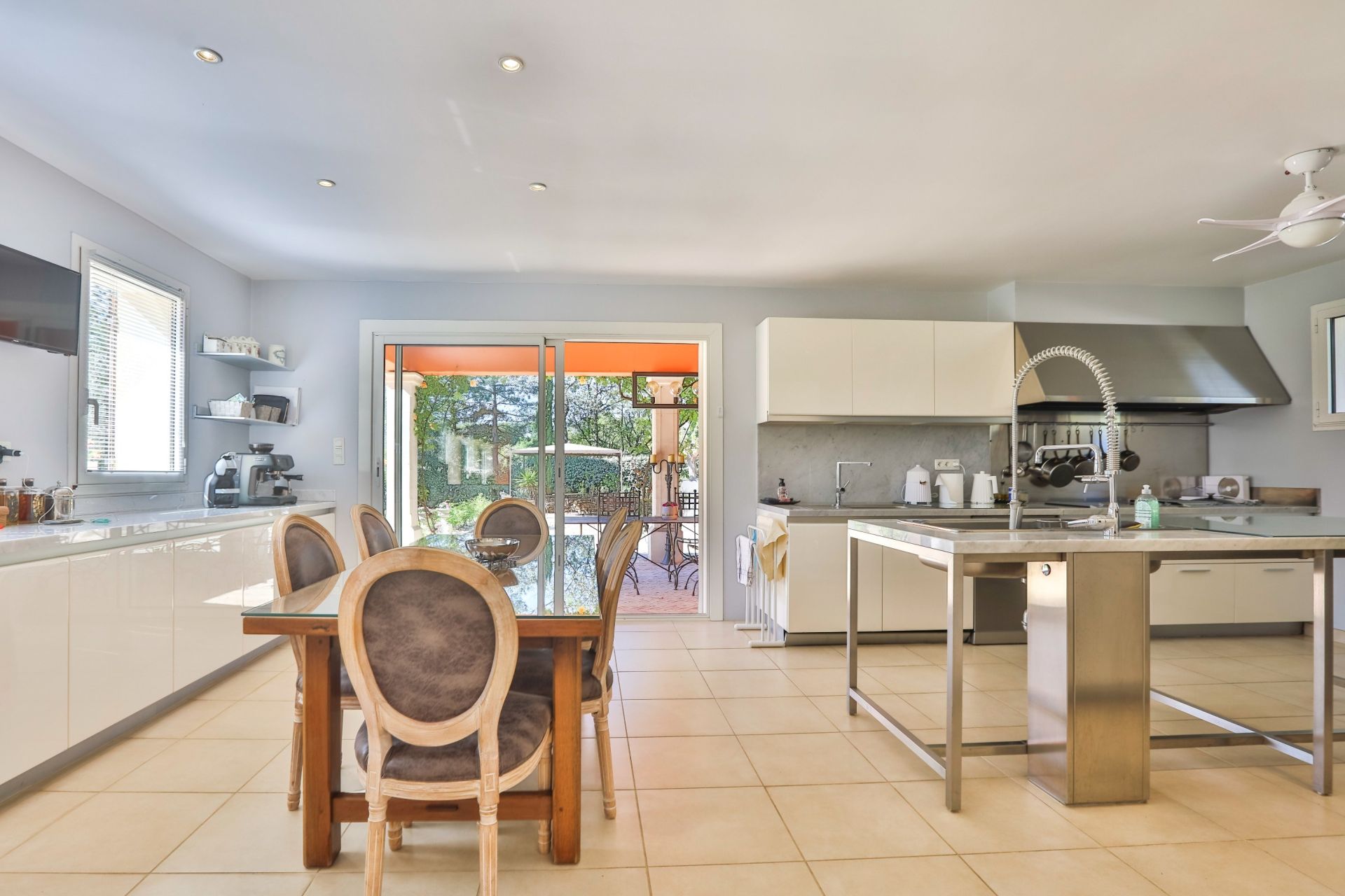 luxury house 10 Rooms for sale on ROUSSILLON (84220)