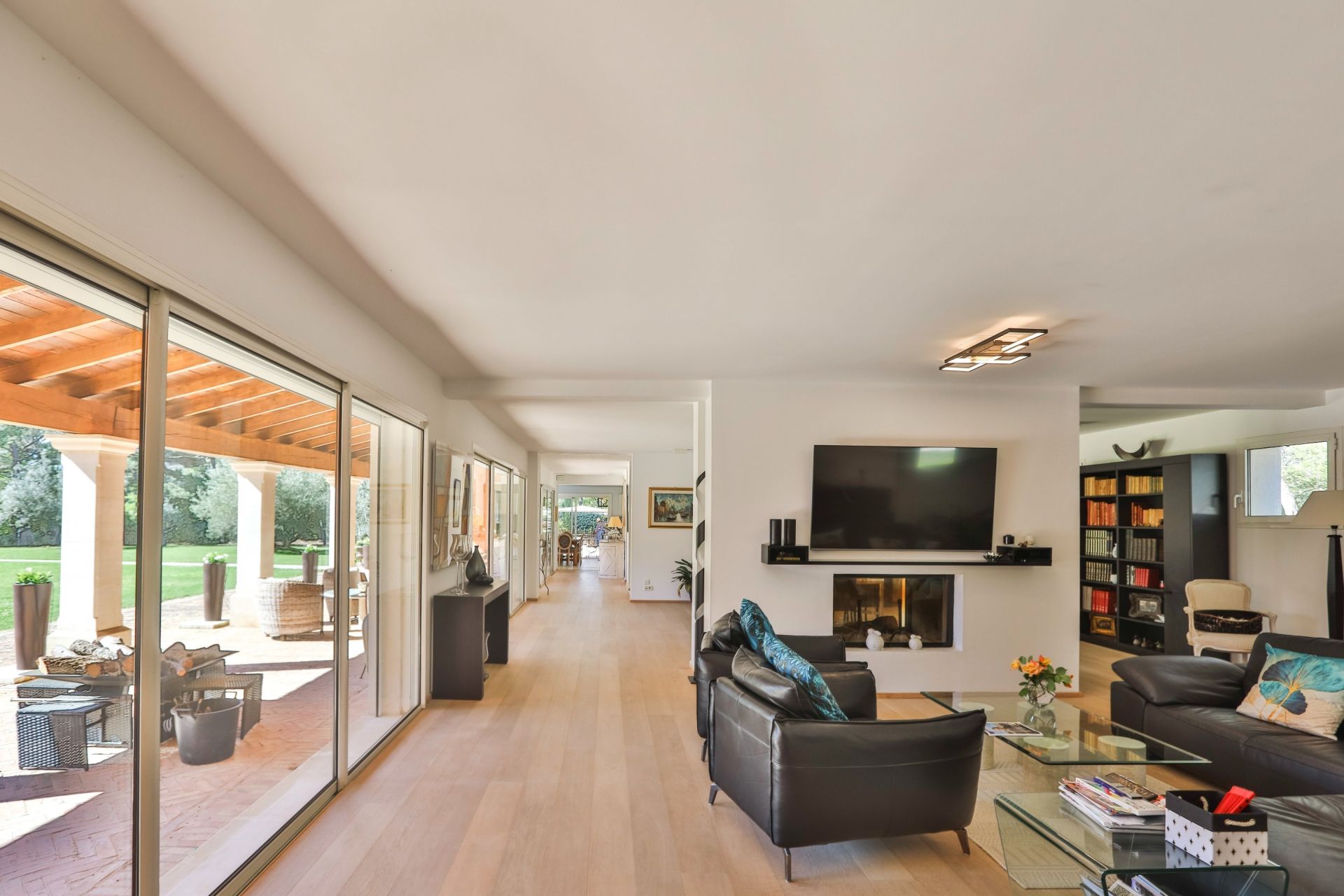 luxury house 10 Rooms for sale on ROUSSILLON (84220)